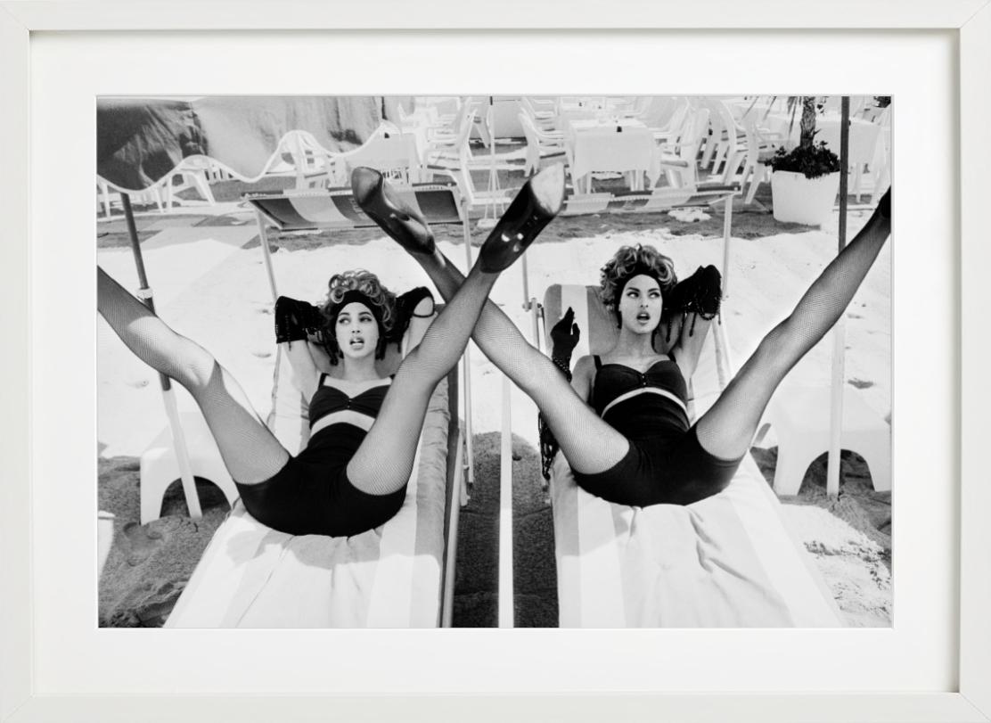 Christy Turlington y Linda Evangelista, Vogue Italia - Fotografía artística, 1990 - Photograph Contemporáneo de Ellen von Unwerth