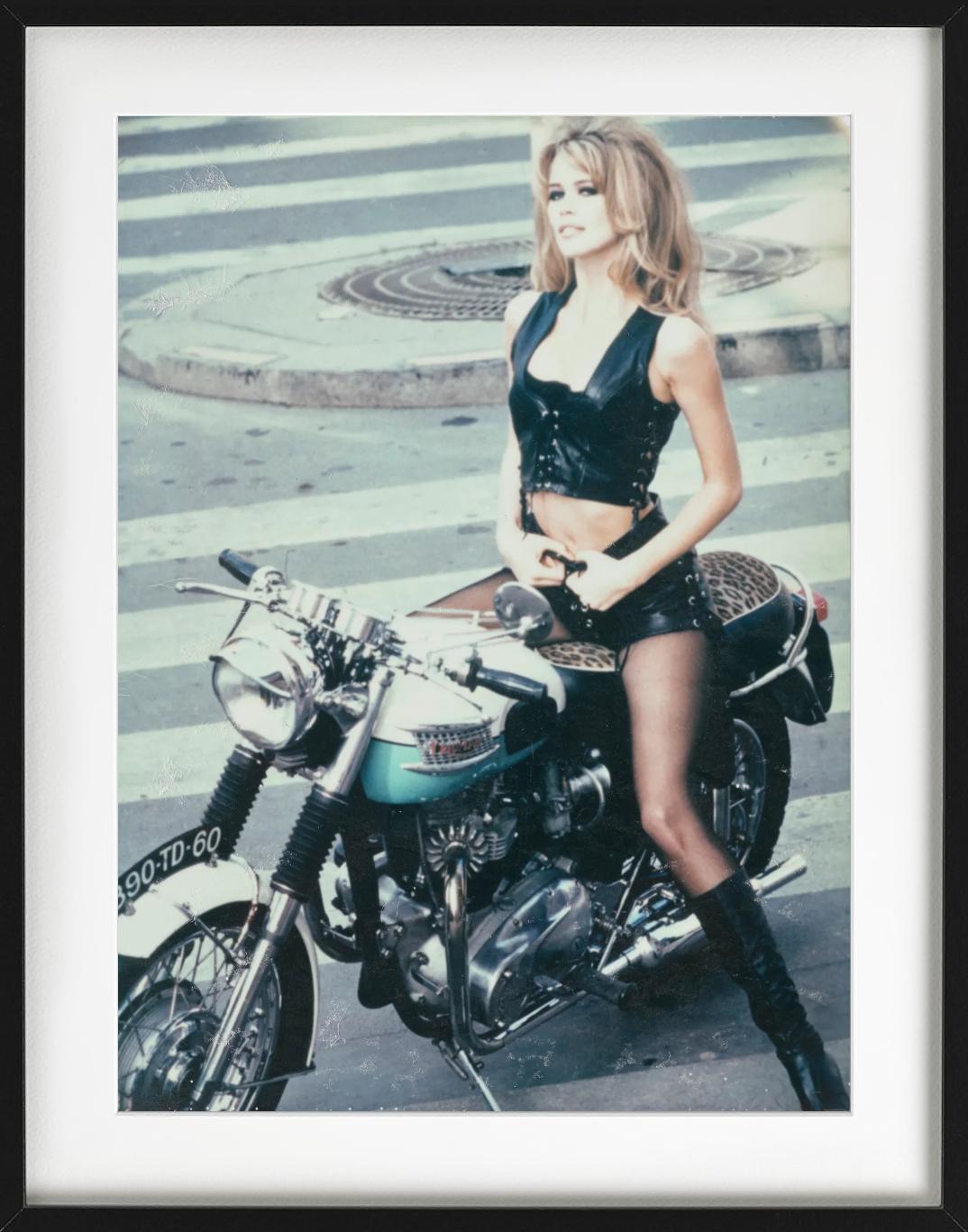 Claudia Schiffers - Hells Angels, Vélo Polaroid, Photographie Fine Art, 1989 en vente 3