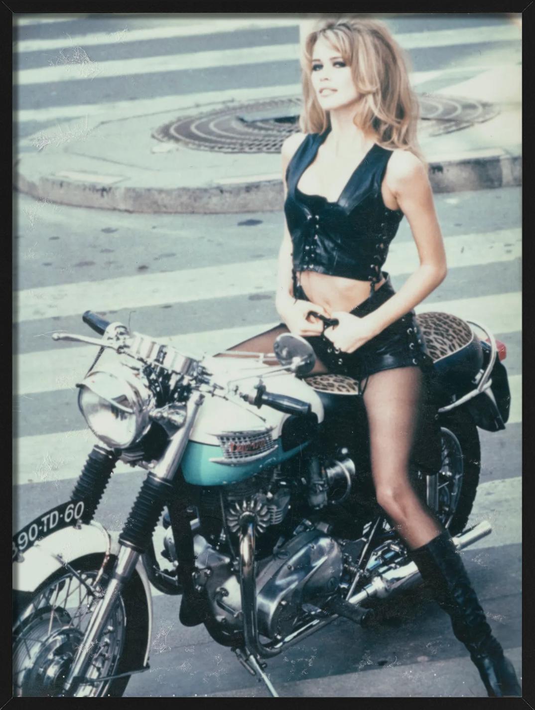Claudia Schiffers - Hells Angels, Vélo Polaroid, Photographie Fine Art, 1989 en vente 5