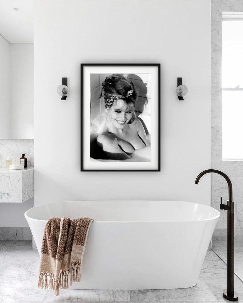 Claudia Schiffer in Bathtub - Photograph by Ellen von Unwerth