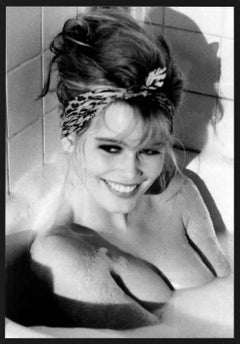Claudia Schiffer dans une baignoire