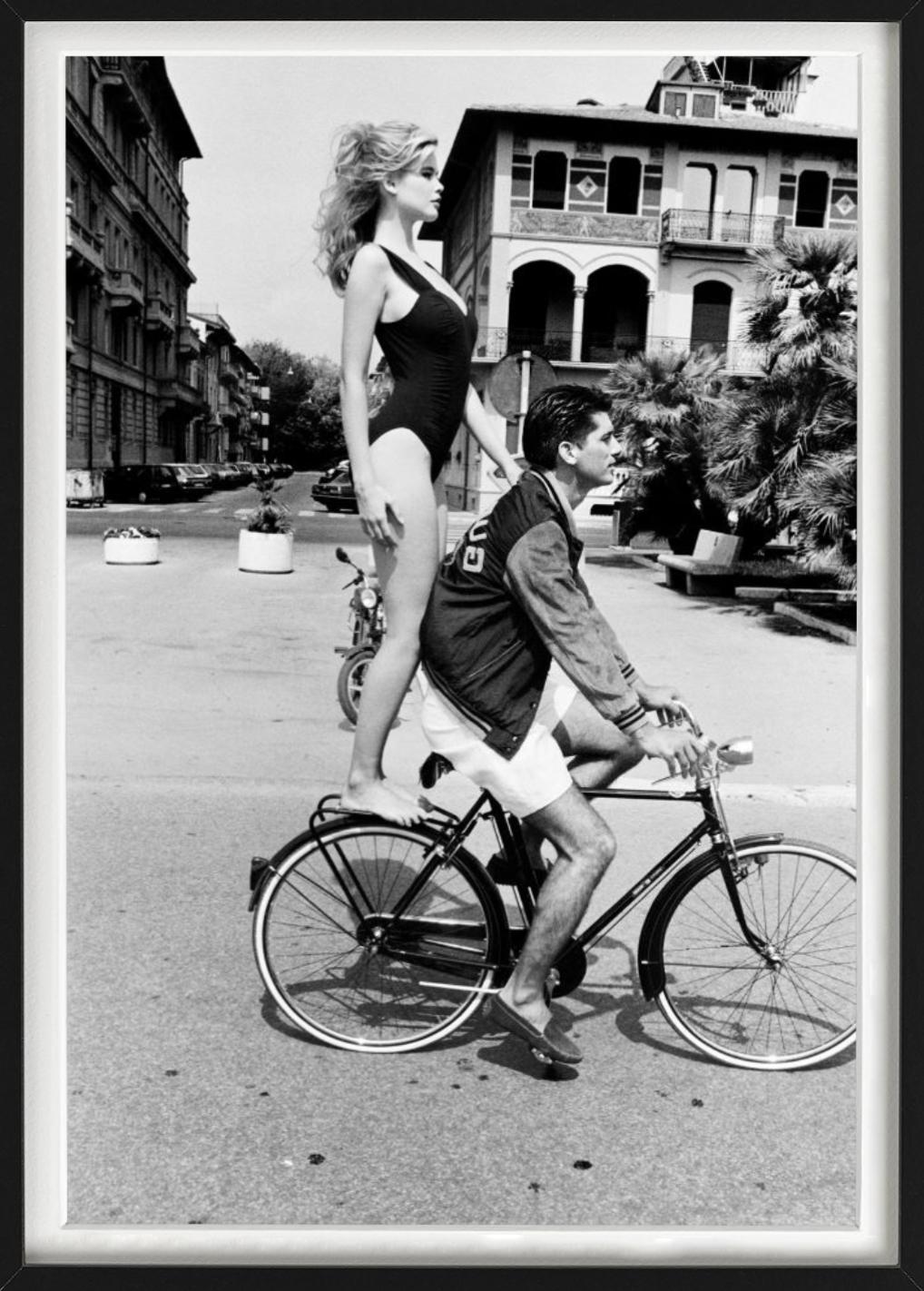Claudia Schiffer, Pisa 1989 for Guess Jeans - Fine Art Photography, 1989 For Sale 7
