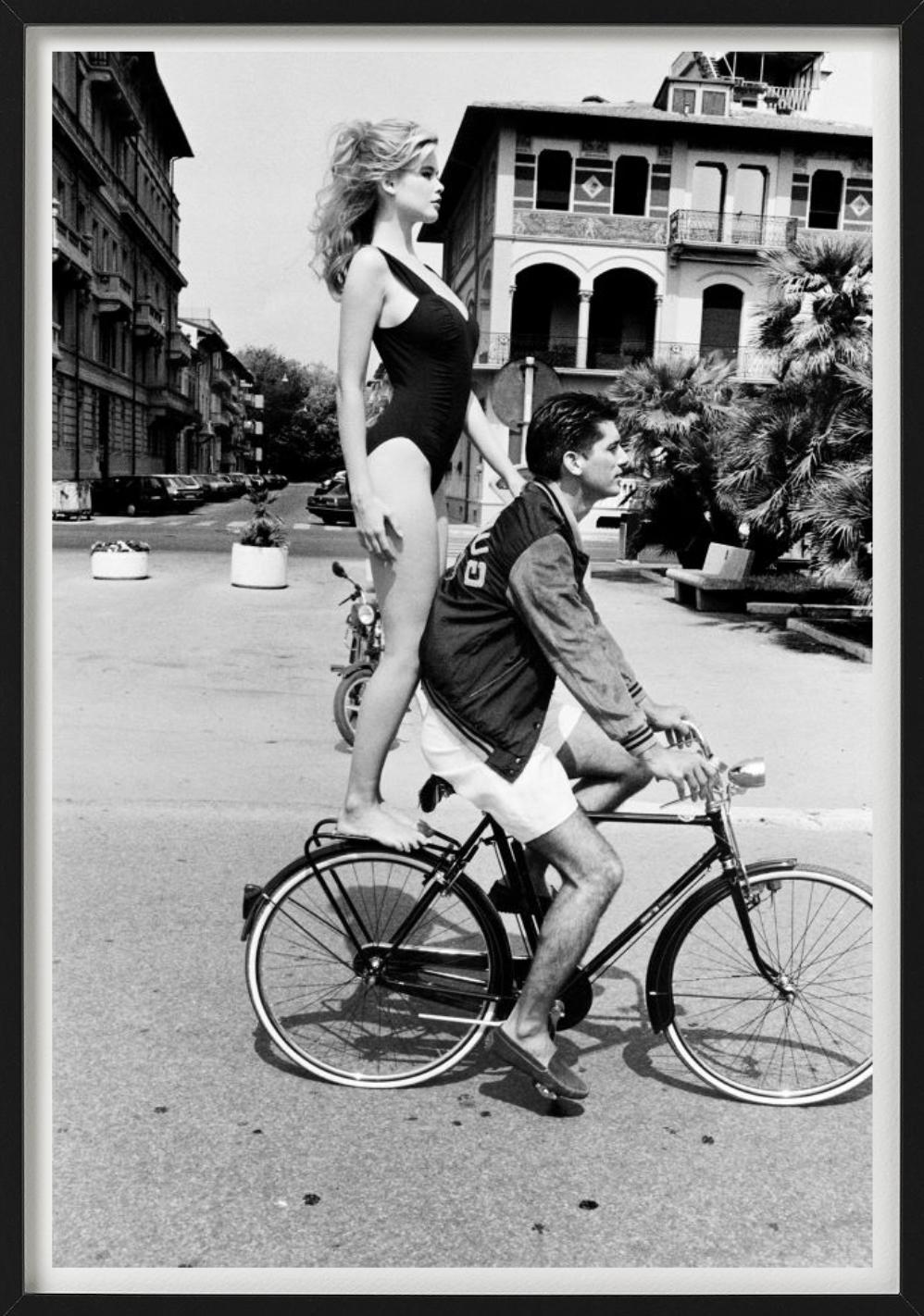 Claudia Schiffer, Pisa 1989 for Guess Jeans - Fine Art Photography, 1989 For Sale 1