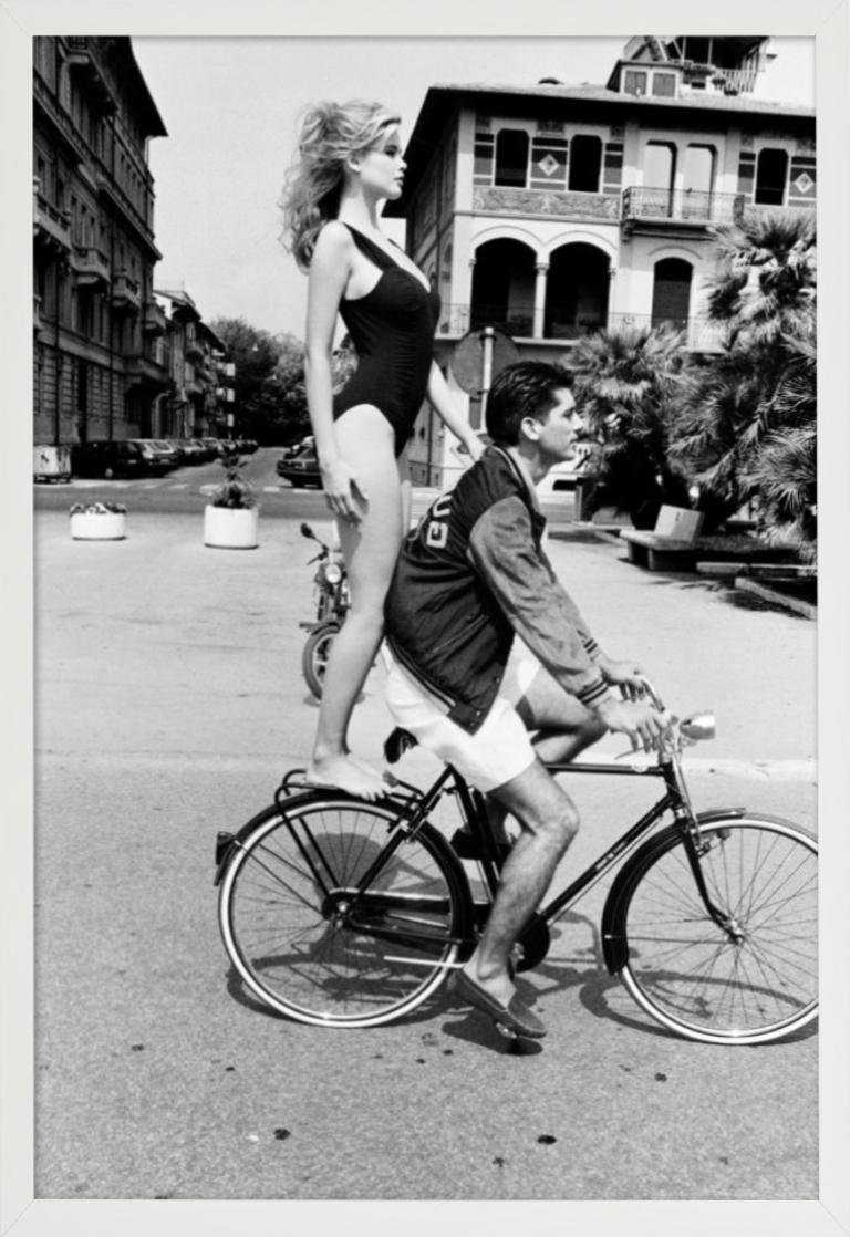 Claudia Schiffer, Pisa 1989 for Guess Jeans - Fine Art Photography, 1989 For Sale 4