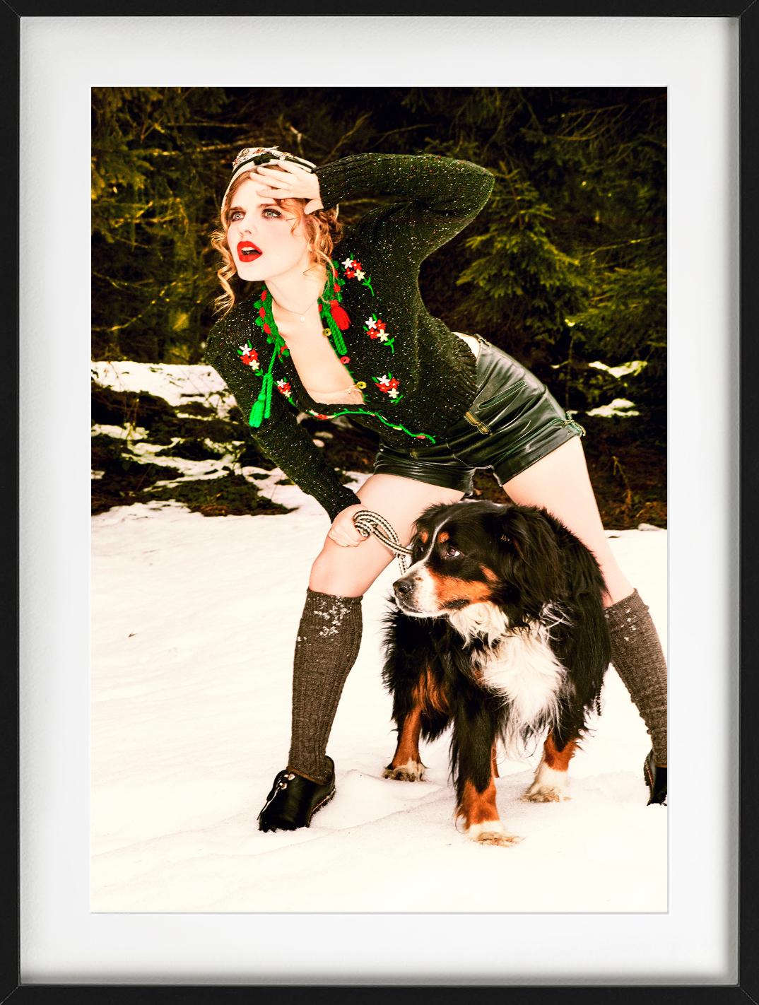 Cuddling Dog - Heimat, Fine Art Photography, 2015 (Schwarz), Color Photograph, von Ellen von Unwerth