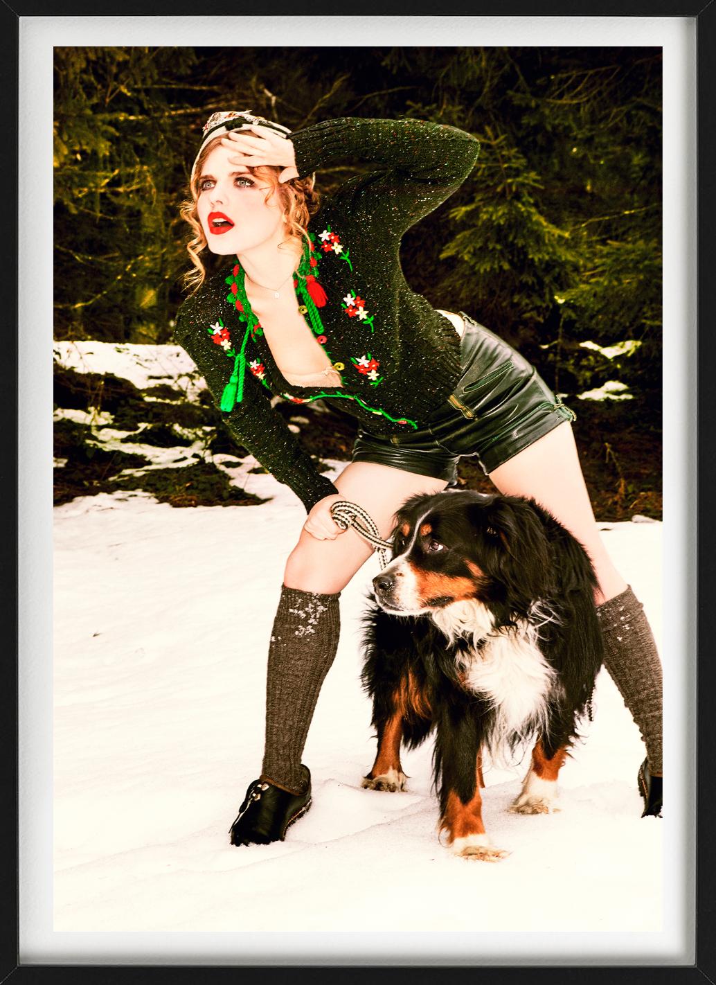 Kuschelnder Hund, fotografiert von Ellen von Unwerth für ihre 