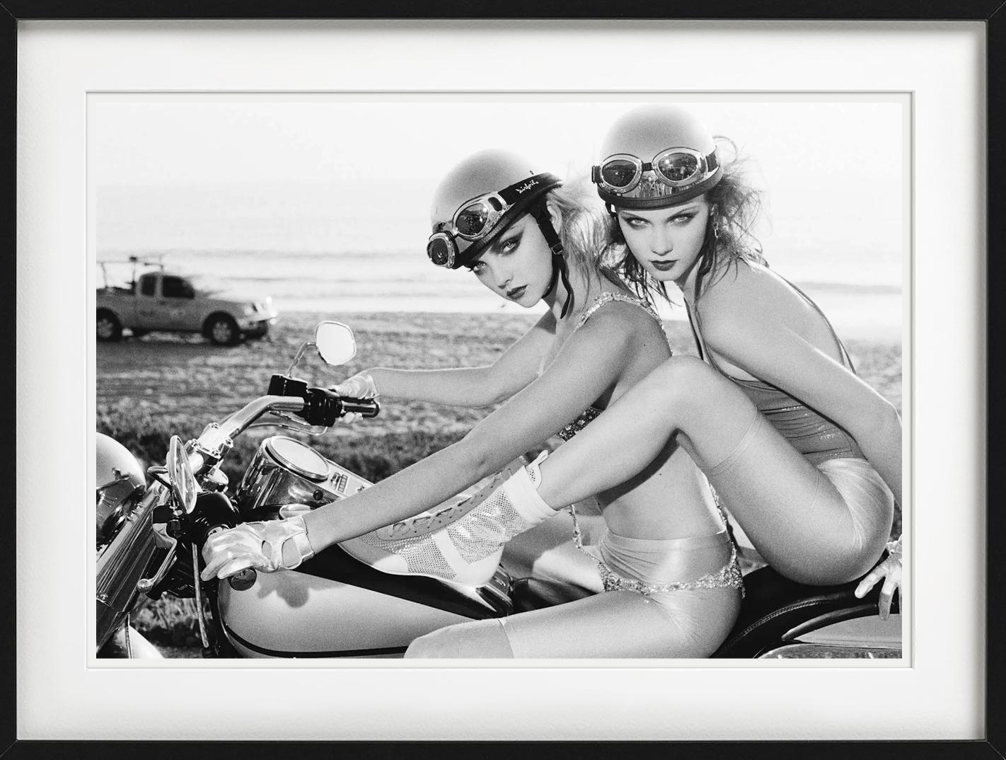 Easy Riders - Gros plan sur deux femmes à moto, Fine Art Photography, 2008 en vente 2
