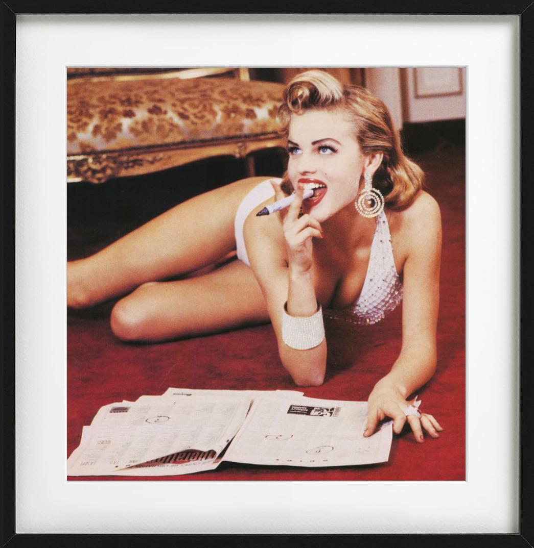 Eva Herzigova für Vogue Italia – Kunstfotografie, 1992 (Braun), Black and White Photograph, von Ellen von Unwerth