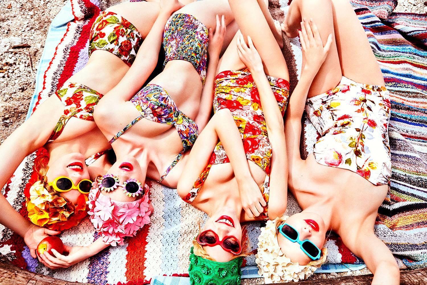 Color Photograph di Ellen von Unwerth - Appena sbocciata, Baviera