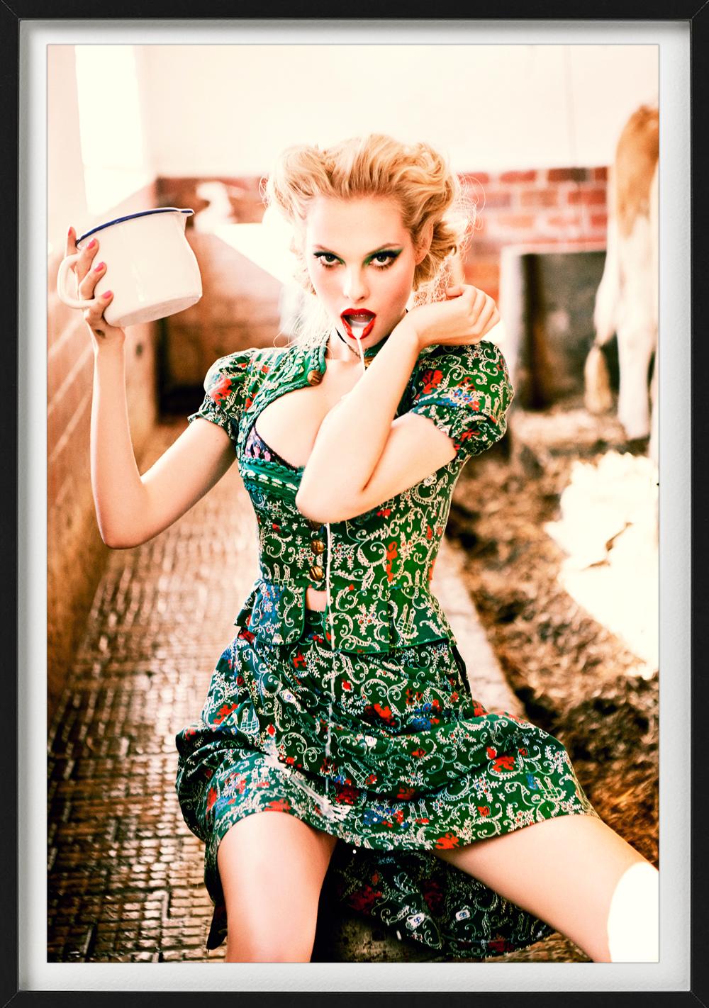 Got Milk, Heimat, Kunstfotografie, 2015 (Zeitgenössisch), Photograph, von Ellen von Unwerth