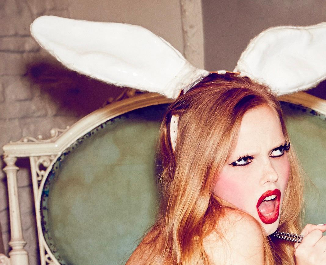 Ellen VON UNWERTH (*1954, Germany)
Hard to Tame, Dioni Tabbers, London, 2012
Chromogenic print on Fujiflex paper, later print
120 x 180 cm (47 1/4 x 70 7/8 in.)
Edition of 3; (2/3)

Biography:
Born in Germany in 1954, Ellen von Unwerth is widely