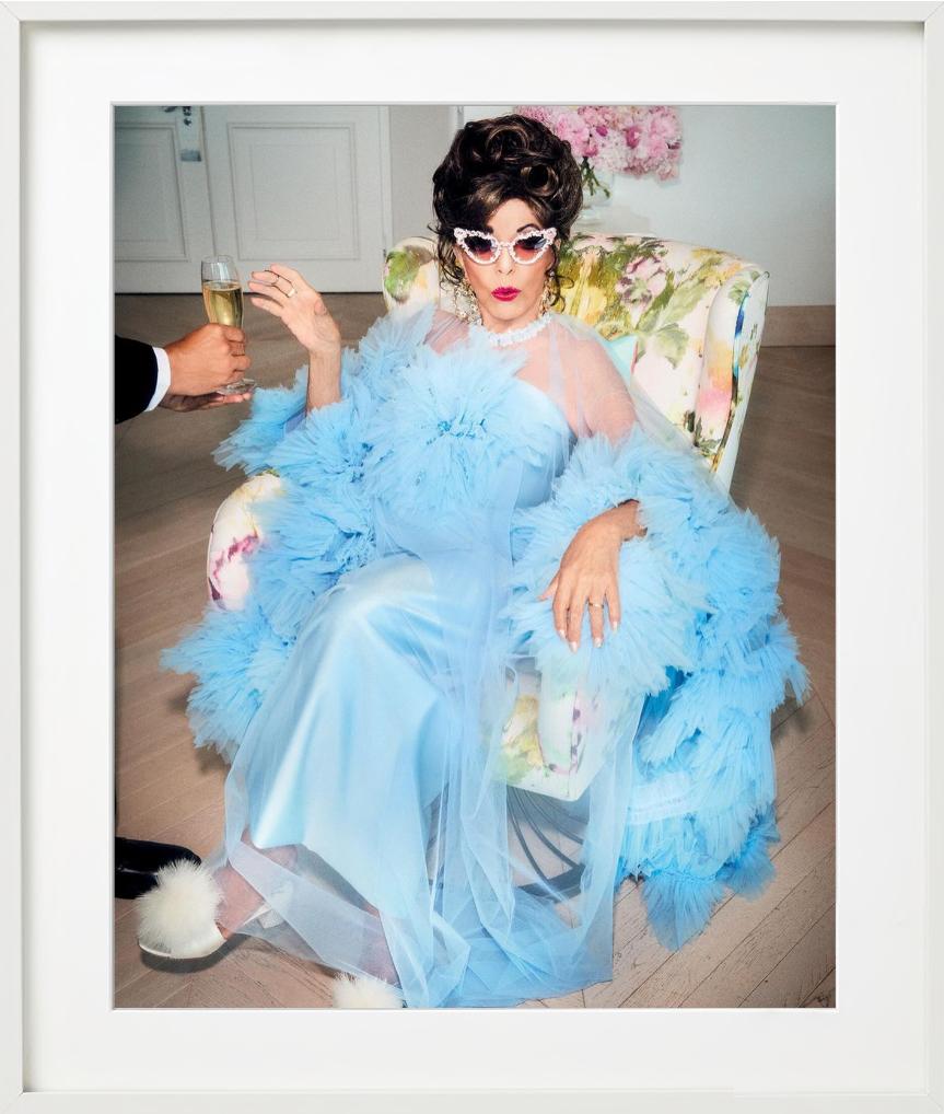 Harpers Bazaar Arabia, Joan Collins, photographie d'art en vente 3