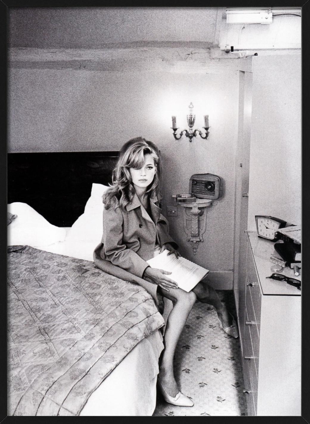 Kate Moss, Lesen, US Vogue, Kunstfotografie, Kunstfotografie (Zeitgenössisch), Photograph, von Ellen von Unwerth