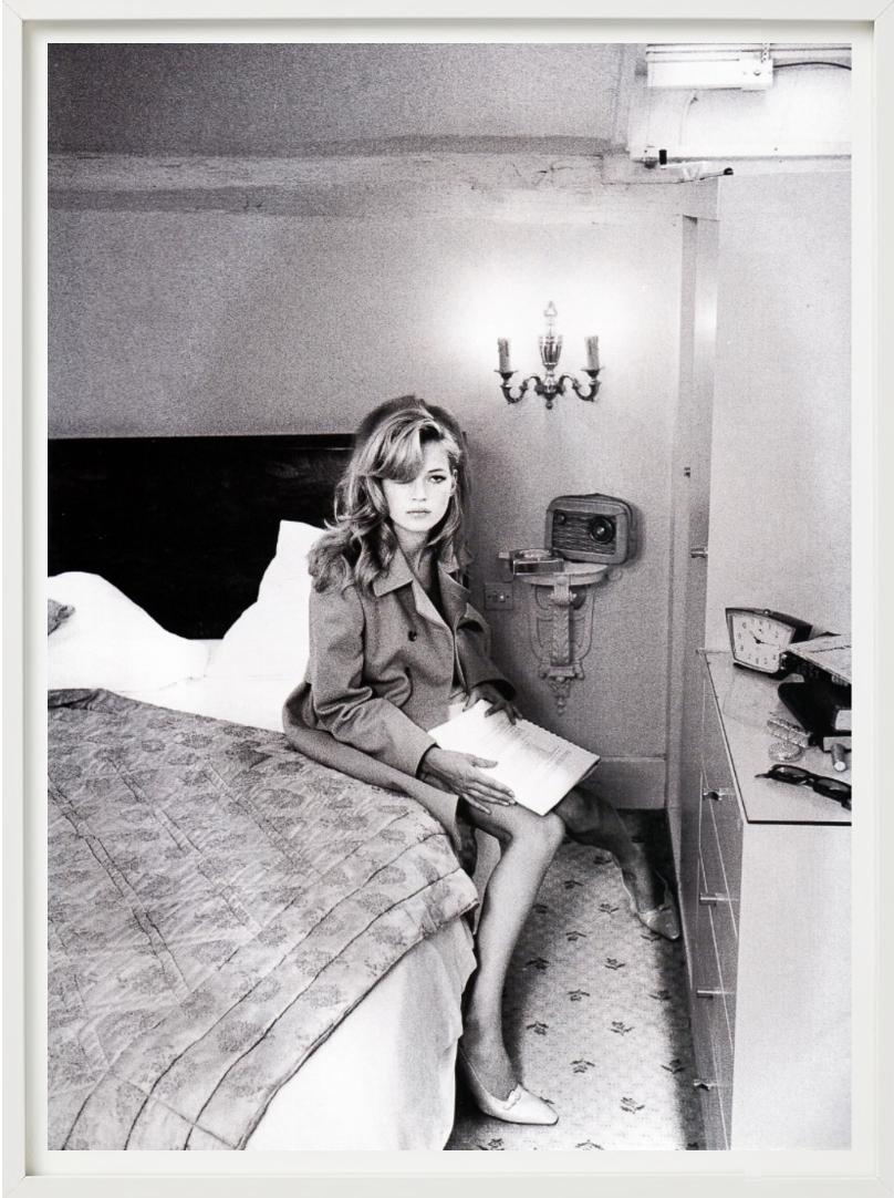 Kate Moss, Lesen, US Vogue, Kunstfotografie, Kunstfotografie im Angebot 4