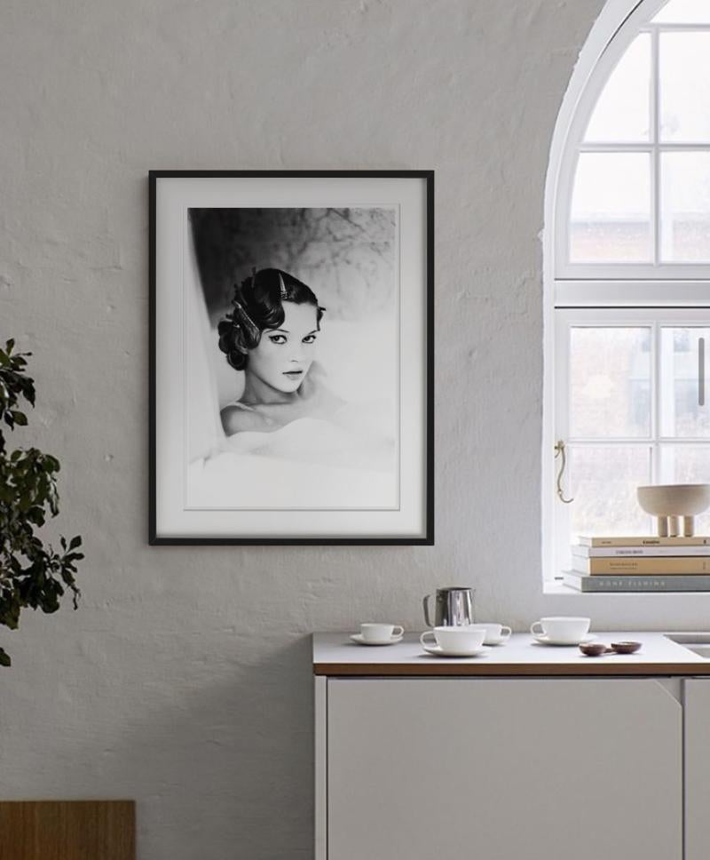 Kate Moss, in einem Badeanzug, Kunstfotografie im Angebot 3
