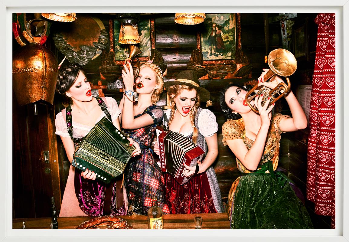 Musikantenstadl - Frauen in Dirndl beim Spielen mit Instrumenten, Kunstfotografie 2015 (Zeitgenössisch), Photograph, von Ellen von Unwerth