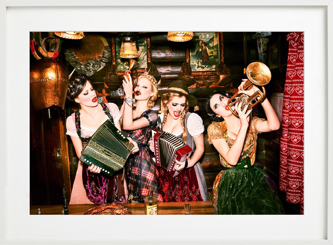 Musikantenstadl - Frauen in Dirndl beim Spielen mit Instrumenten, Kunstfotografie 2015 (Schwarz), Black and White Photograph, von Ellen von Unwerth