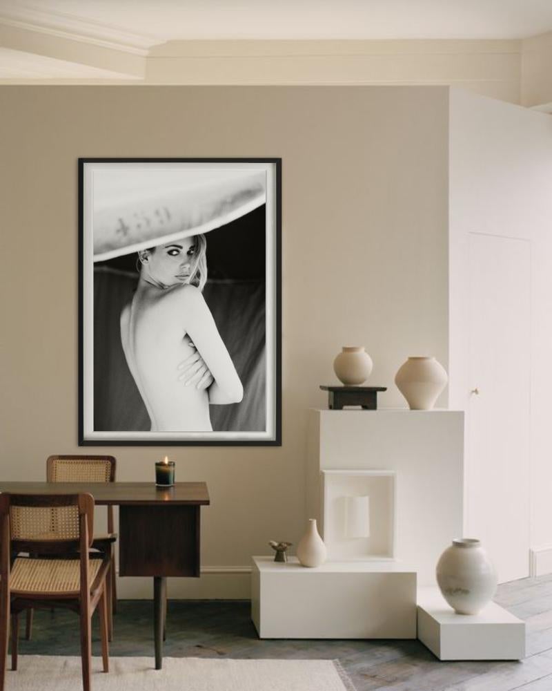 Parasol - Nude Portrait of Topmodel Claudia Schiffer, Fine Art Photography, 1990 For Sale 5