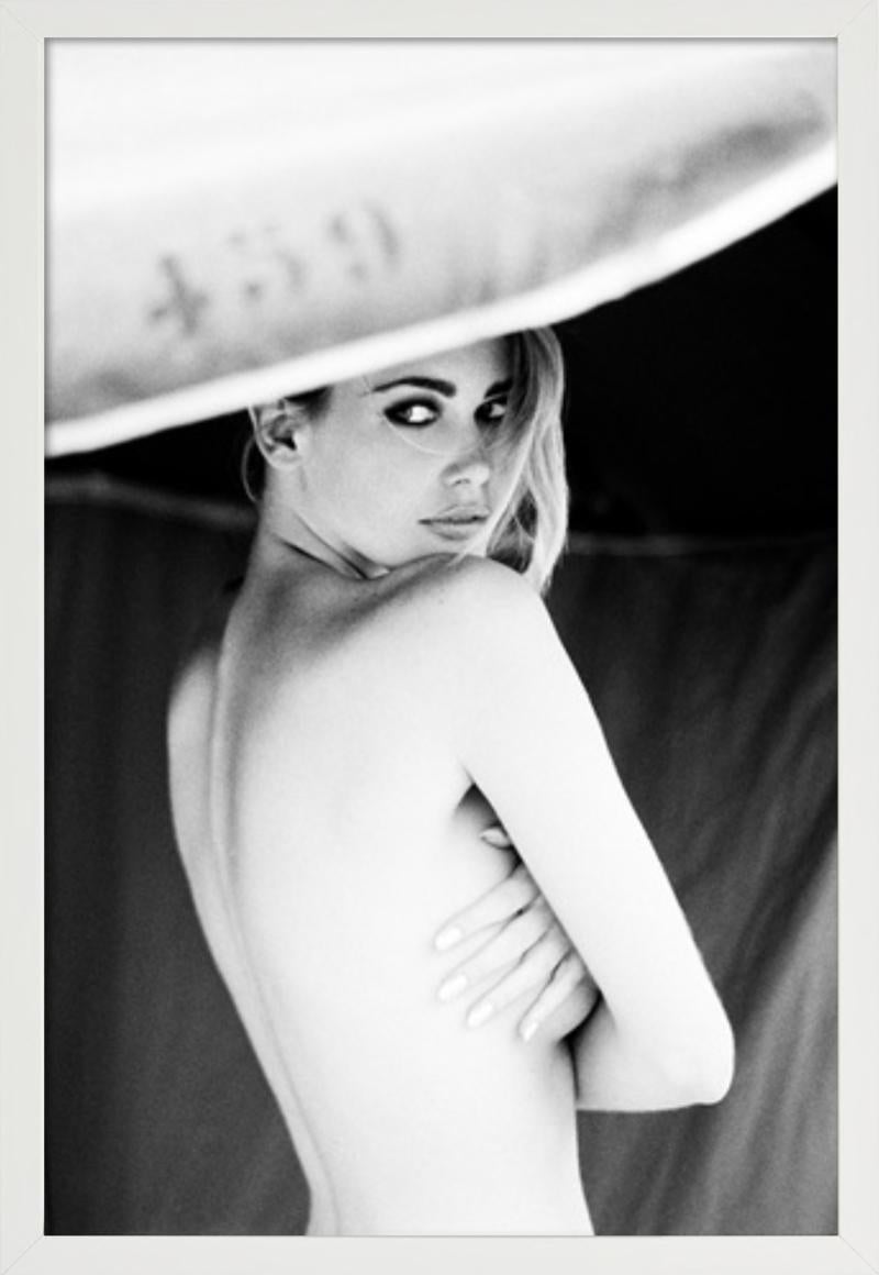 Parasol - Nude Portrait of Topmodel Claudia Schiffer, Fine Art Photography, 1990 For Sale 6