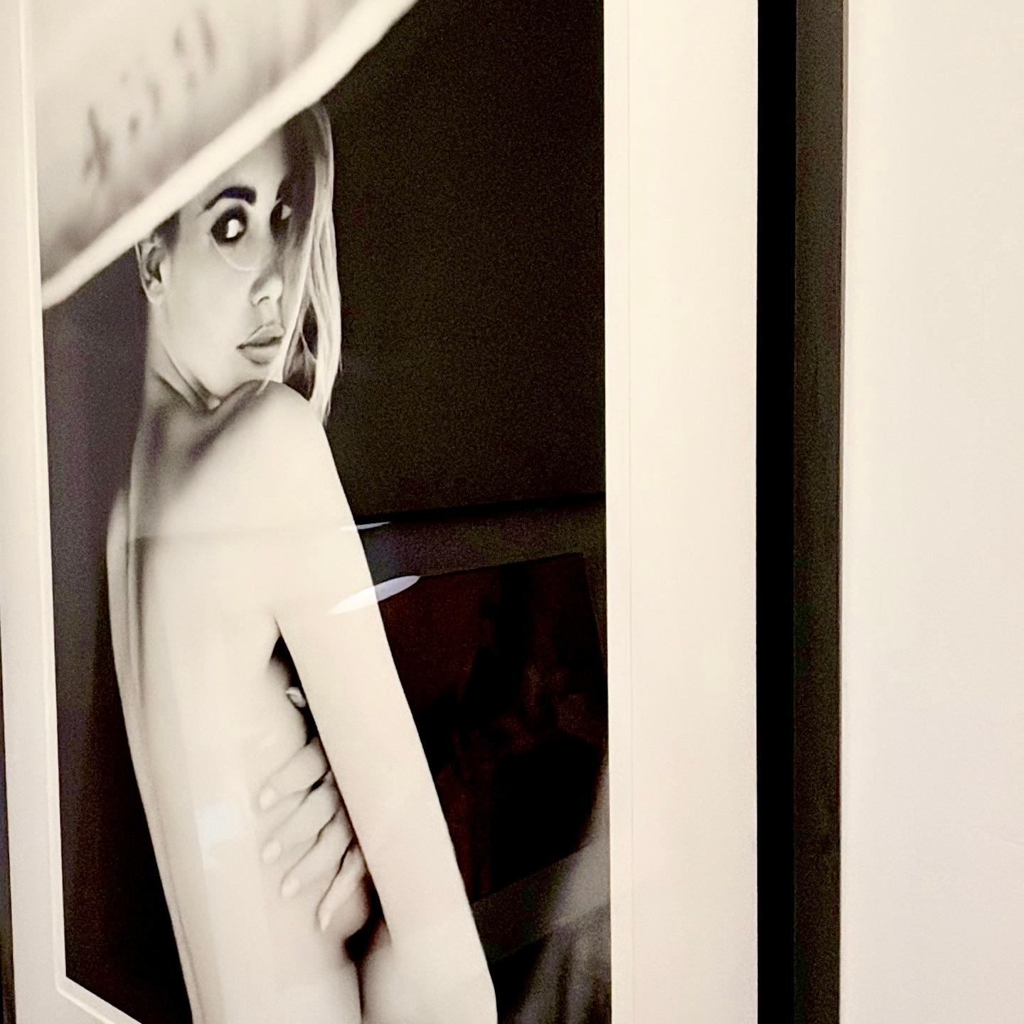 Parasol - Nude Portrait of Topmodel Claudia Schiffer, Fine Art Photography, 1990 For Sale 7