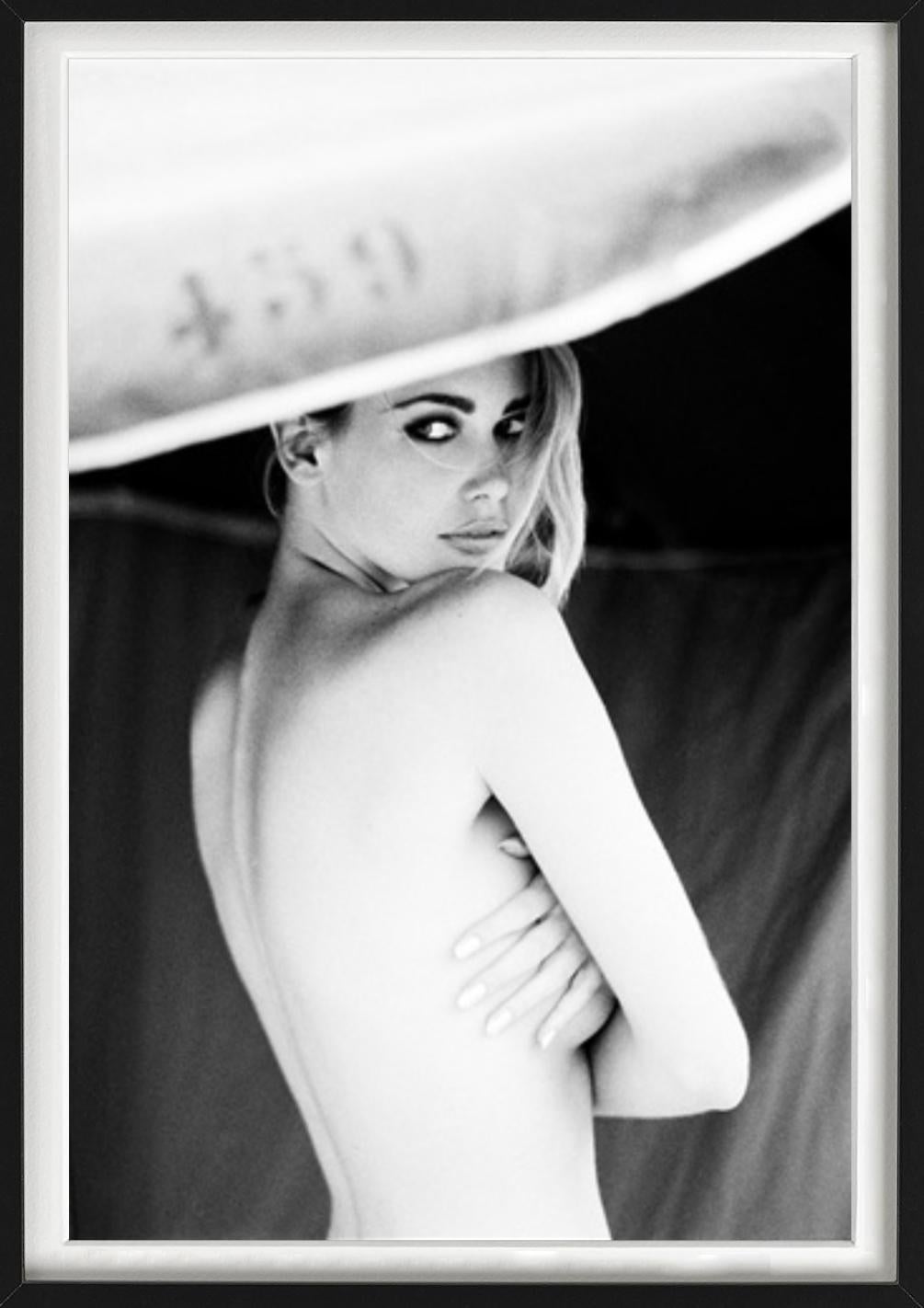 Parasol - Nude Portrait of Topmodel Claudia Schiffer, Fine Art Photography, 1990 For Sale 3