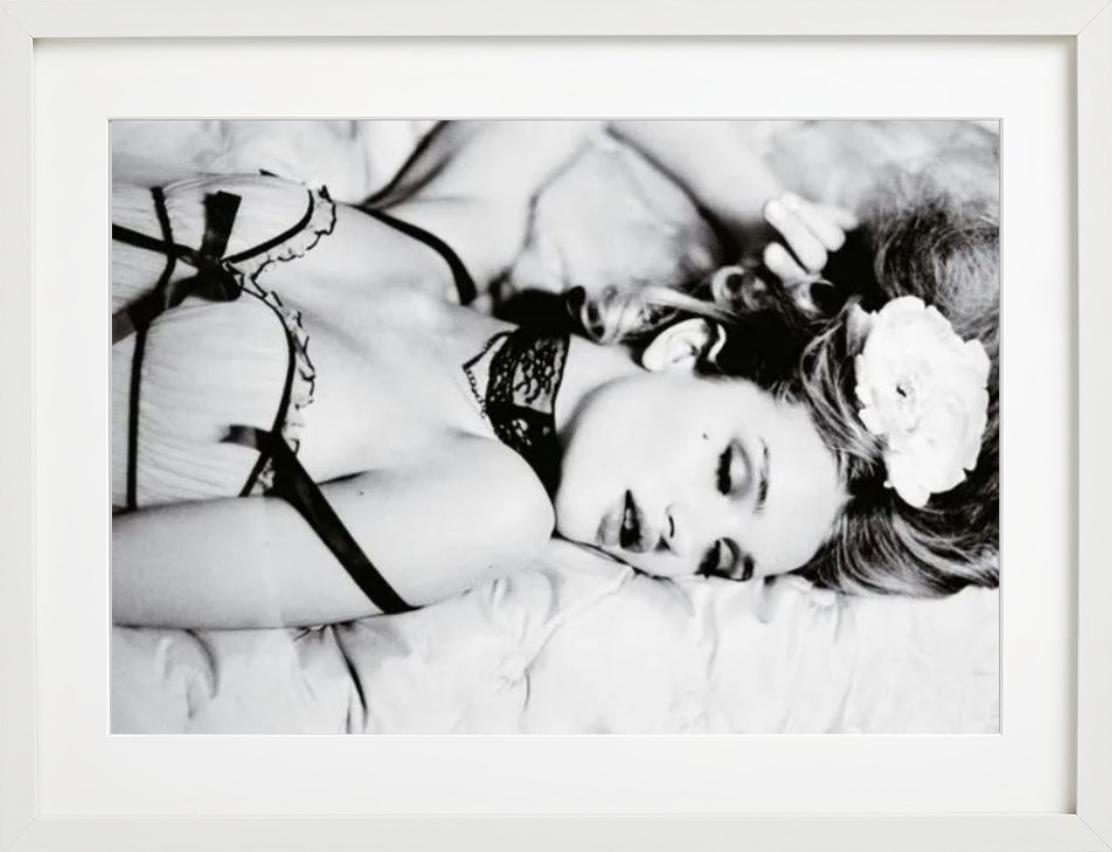 All prints are limited edition. Available in multiple sizes. High-end framing on request.


All prints are done and signed by the artist. The collector receives an additional certificate of authenticity from the gallery.


Ellen von Unwerth is one