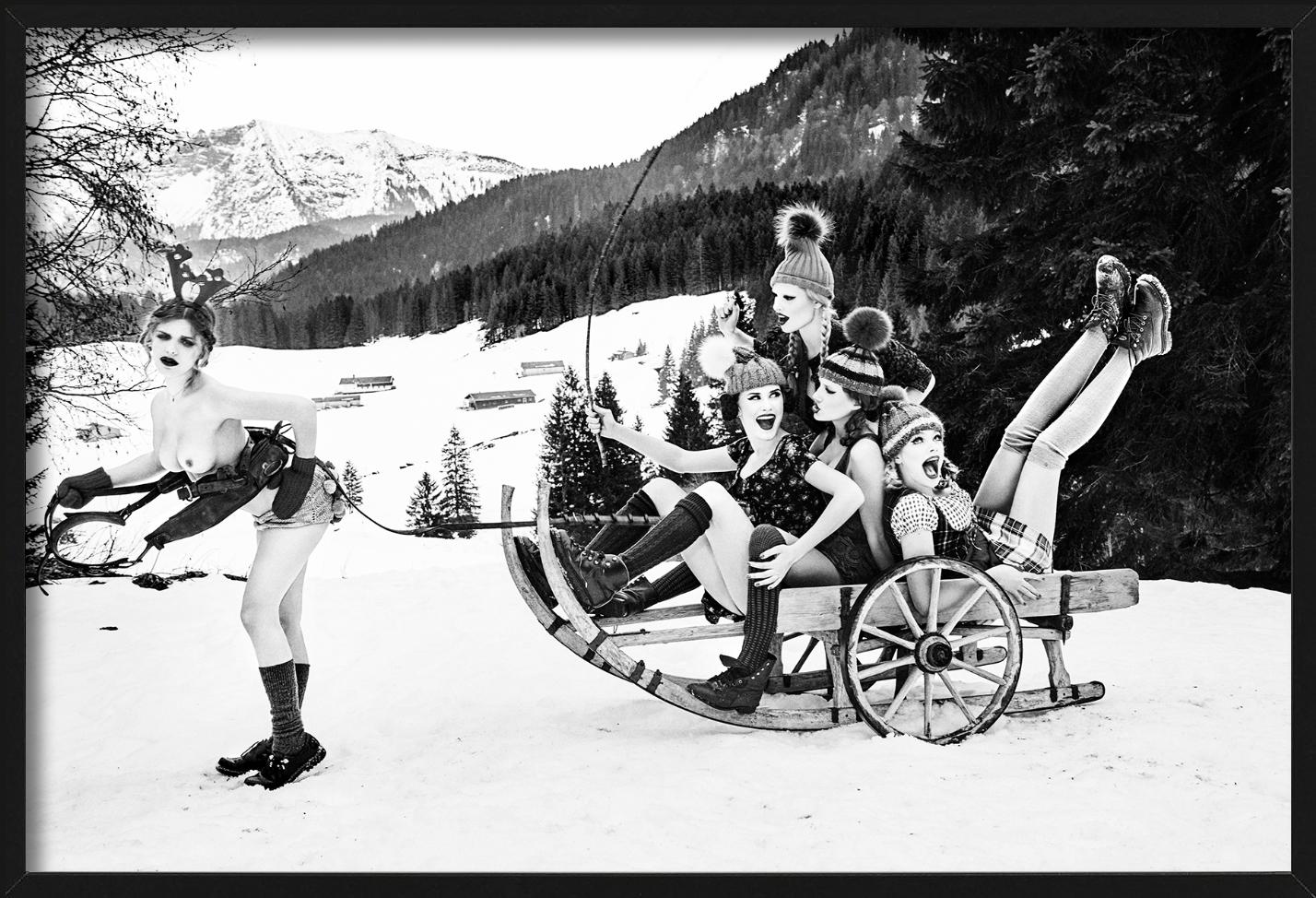 Snowy Sled - Heimat, Fine Art Photography, 2015 im Angebot 1