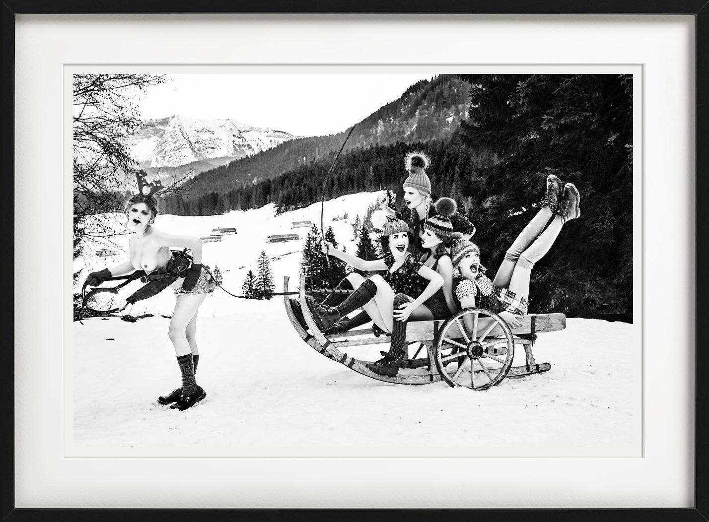 Snowy Sled - Heimat, Fine Art Photography, 2015 im Angebot 2