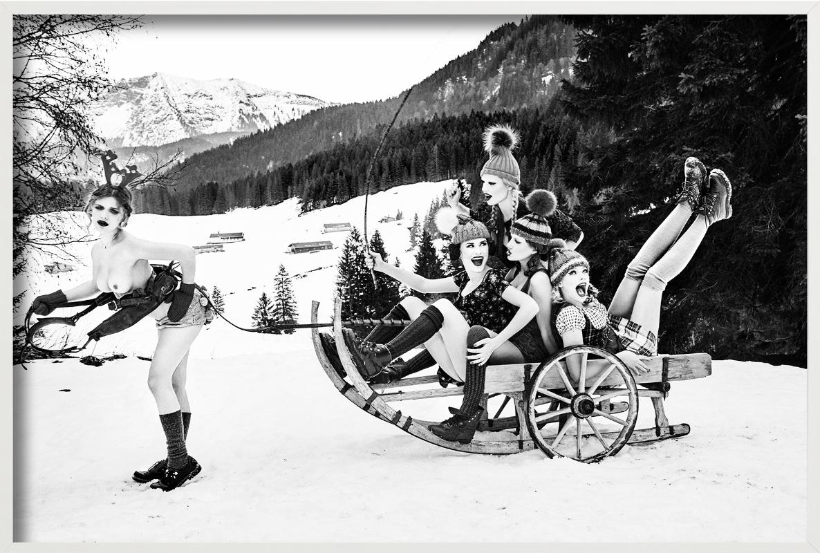 Snowy Sled - Heimat, Fine Art Photography, 2015 im Angebot 4