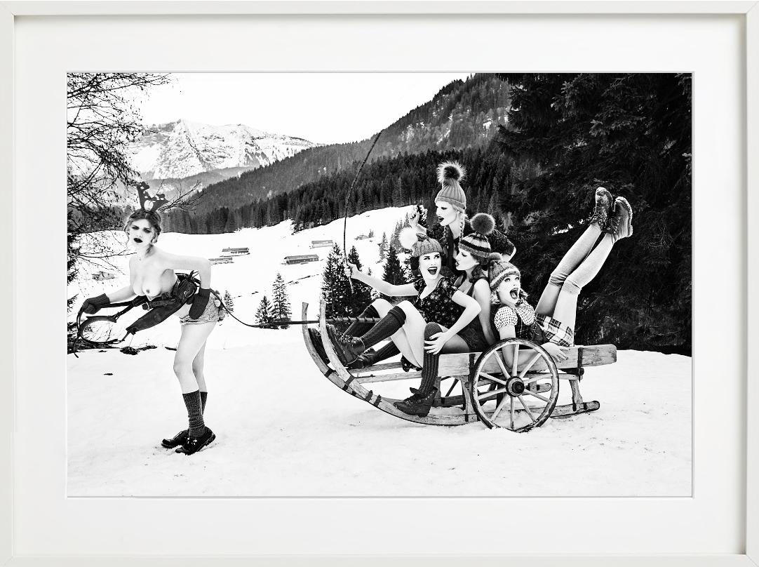 Snowy Sled - Heimat, Fine Art Photography, 2015 im Angebot 5