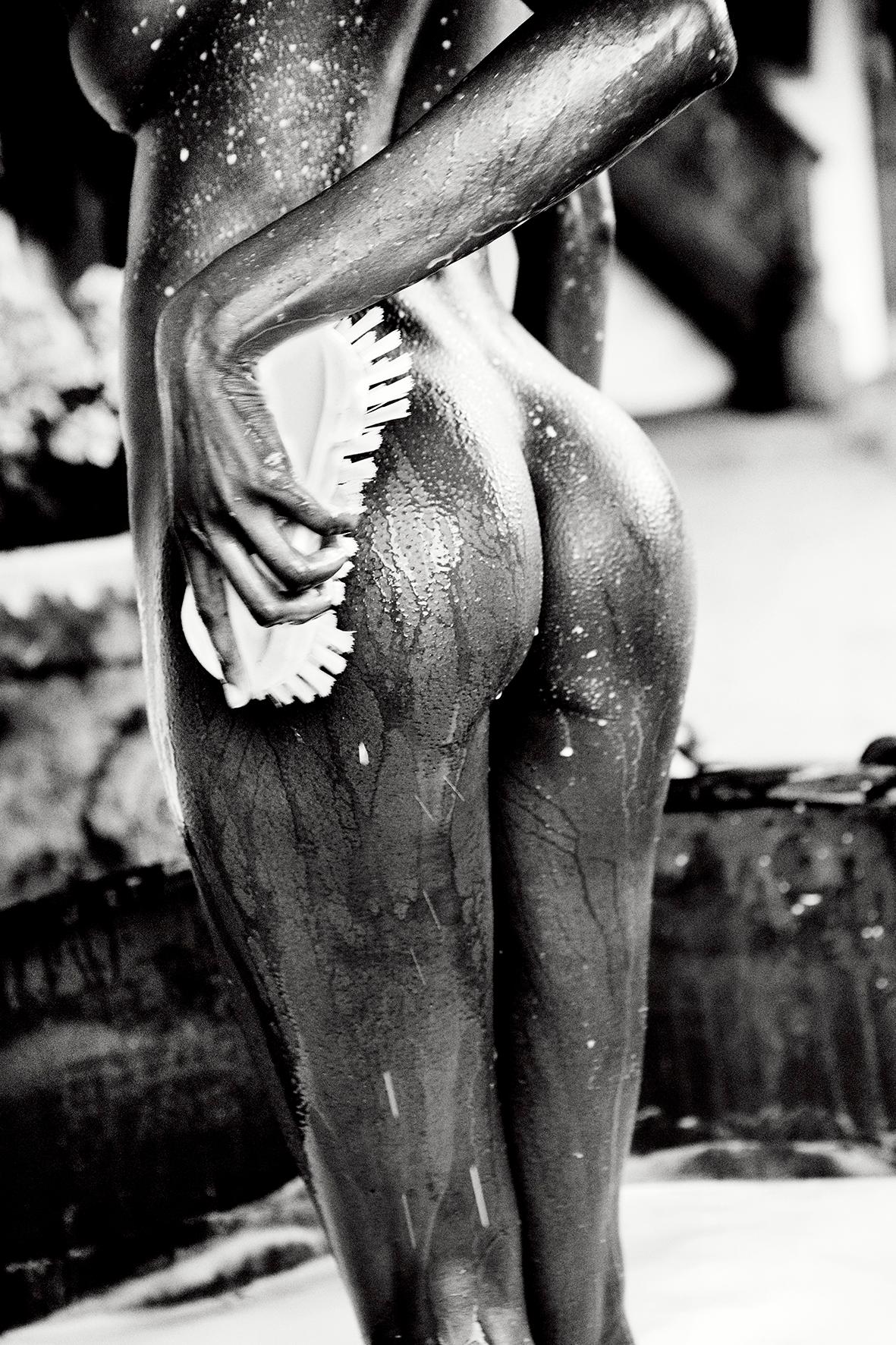 Ellen von Unwerth Nude Photograph - Squeeze & Shape from Heimat - nude Model washing herself, fine art photography