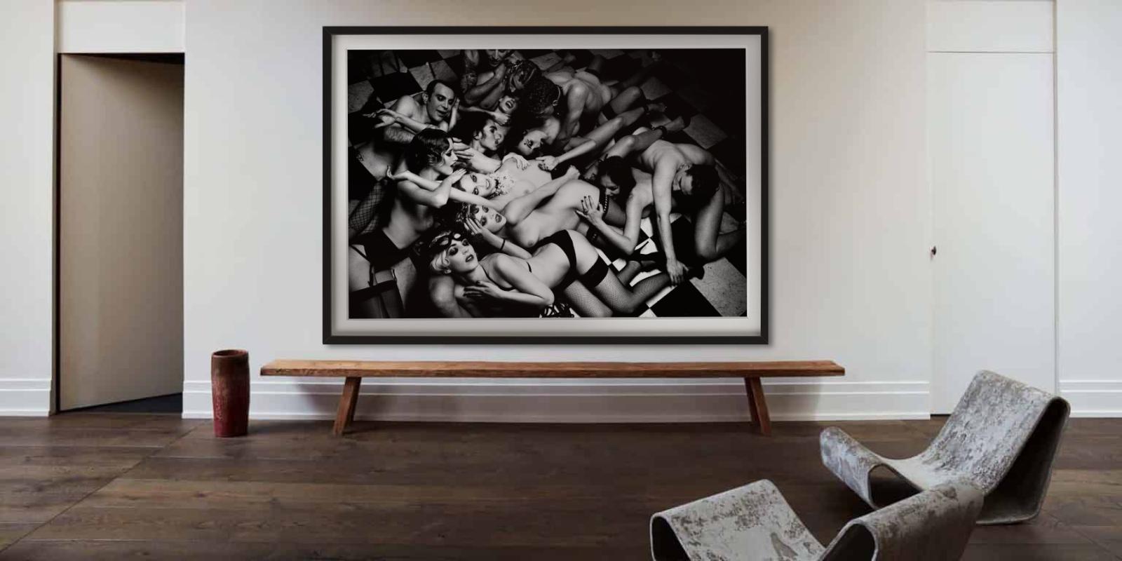 Das Erwachen, aus der Geschichte von Olga – Kunstfotografie, 2011 (Schwarz), Black and White Photograph, von Ellen von Unwerth