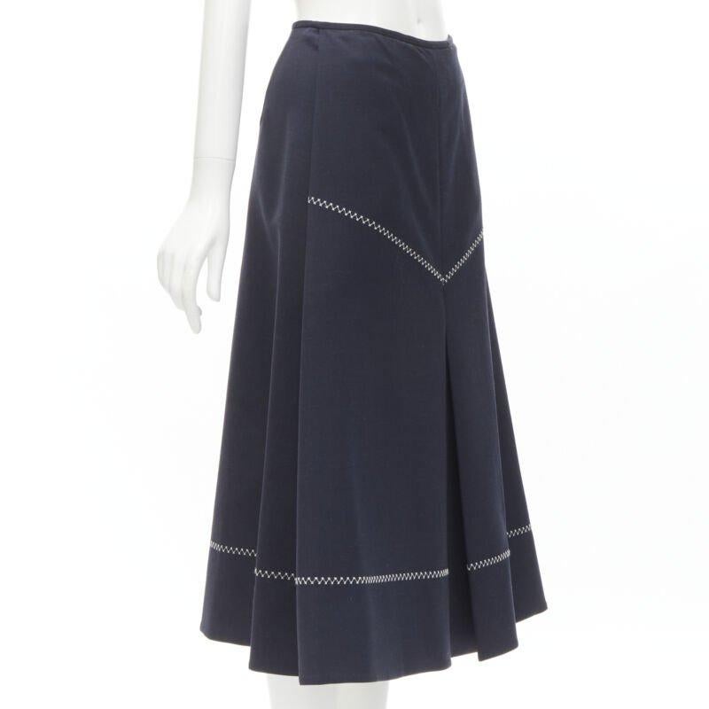 ELLERY Marineblauer Rock aus Polyester und Wolle mit weißem Kreuzmuster und ausgestelltem Rock US2 XS
Referenz: KNLM/A00183
Marke: Ellery
MATERIAL: Polyester, Wolle
Farbe: Marineblau, Weiß
Muster: Solide
Verschluss: Reißverschluss
Zusätzliche