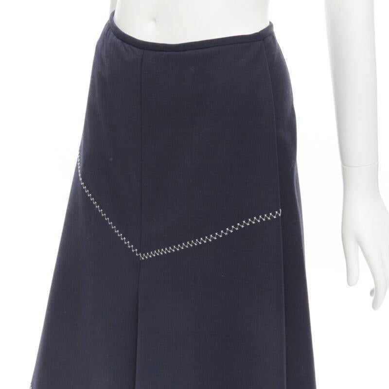 ELLERY Marineblauer Rock aus Polyester und Wolle mit weißem Kreuzmuster und ausgestelltem Rock US2 XS im Angebot 2