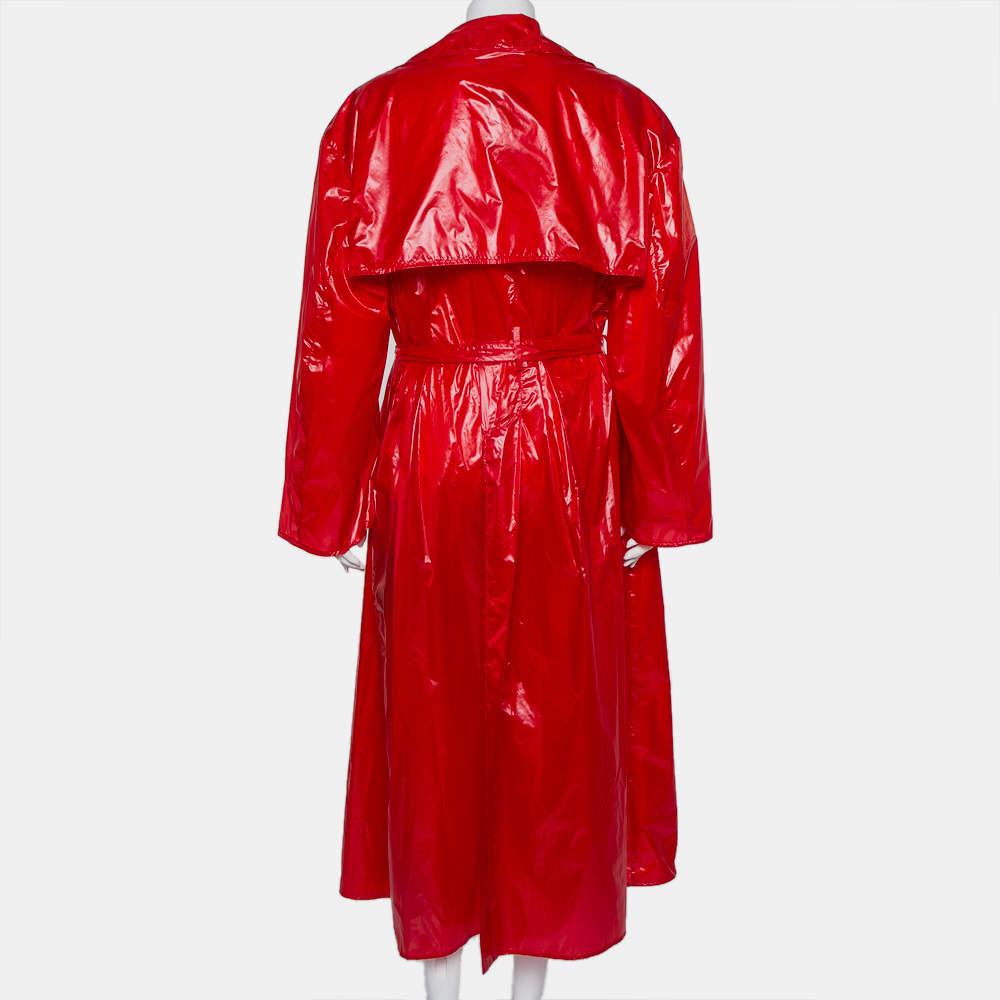 A classic style combined with a striking hue result in this masterpiece by Ellery. This creation exudes elegance and is great for casual wear. Crafted from red synthetic material, this trench coat is a must-have. It features a simple collar, a belt