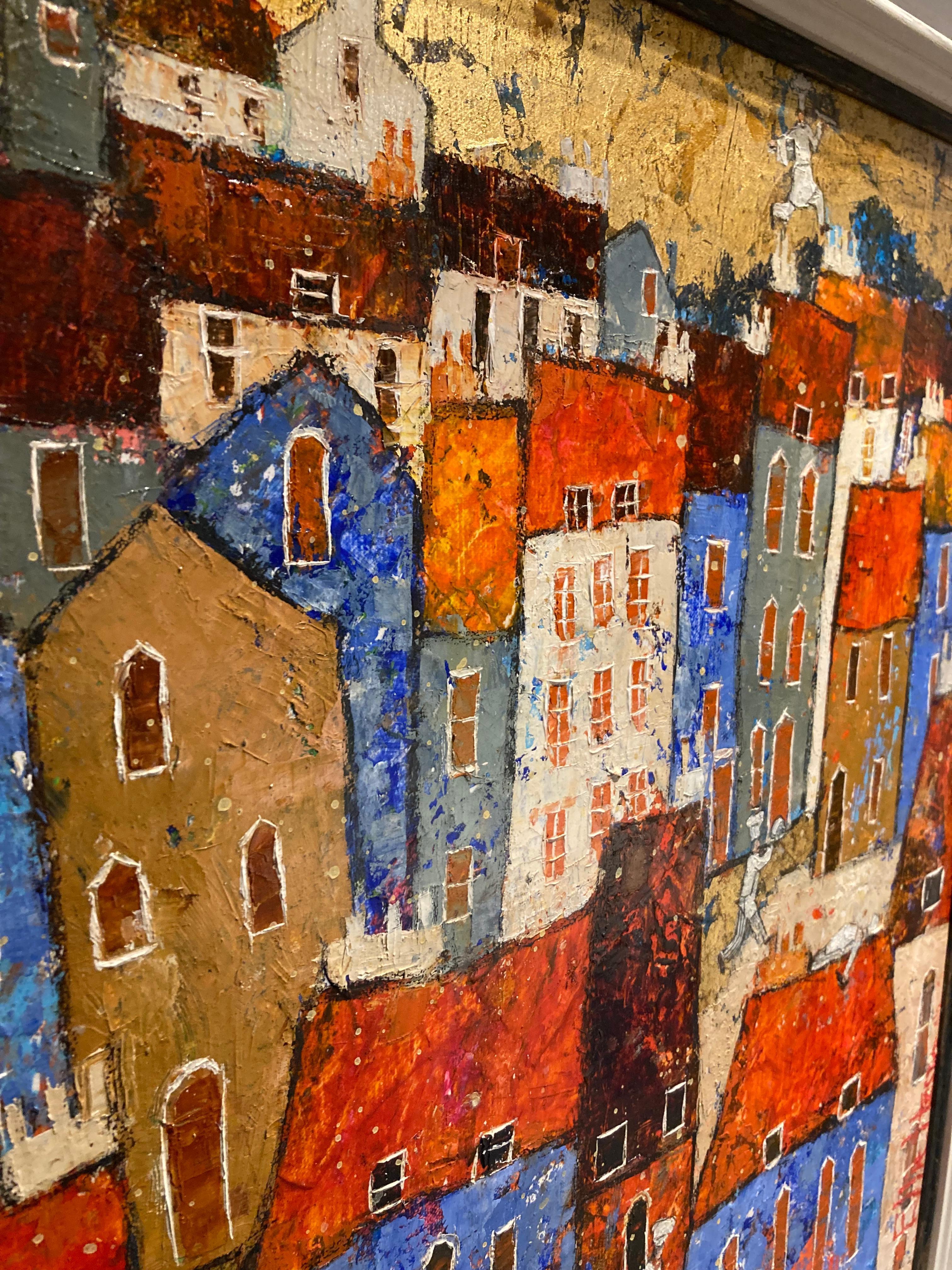 Cordon Bleu - pintura figurativa contemporánea de colorido paisaje urbano en técnica mixta - Landscape Painting Oro de Ellie Hesse