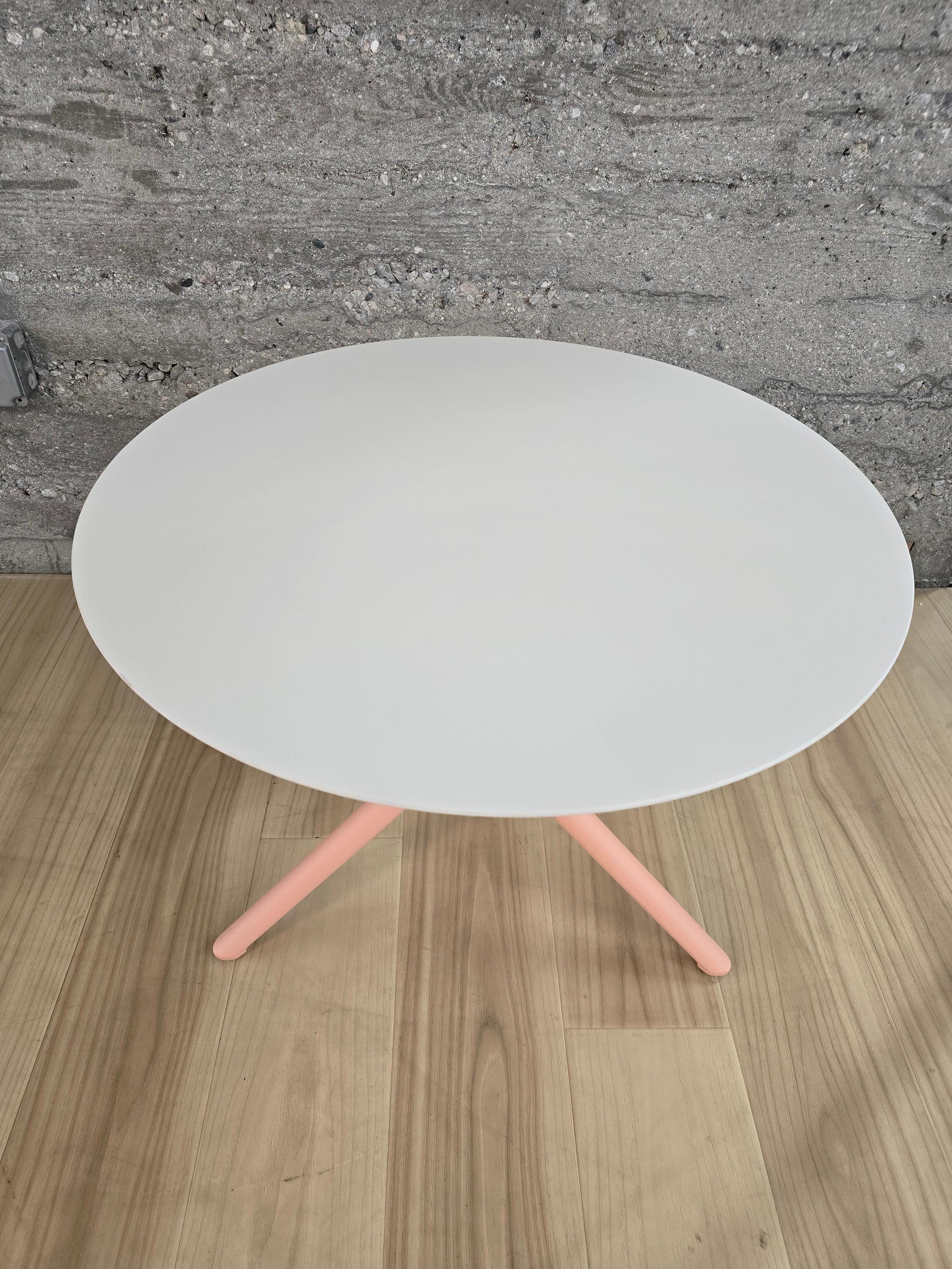 Aluminium Table basse Elliot *Echantillon d'exposition en vente