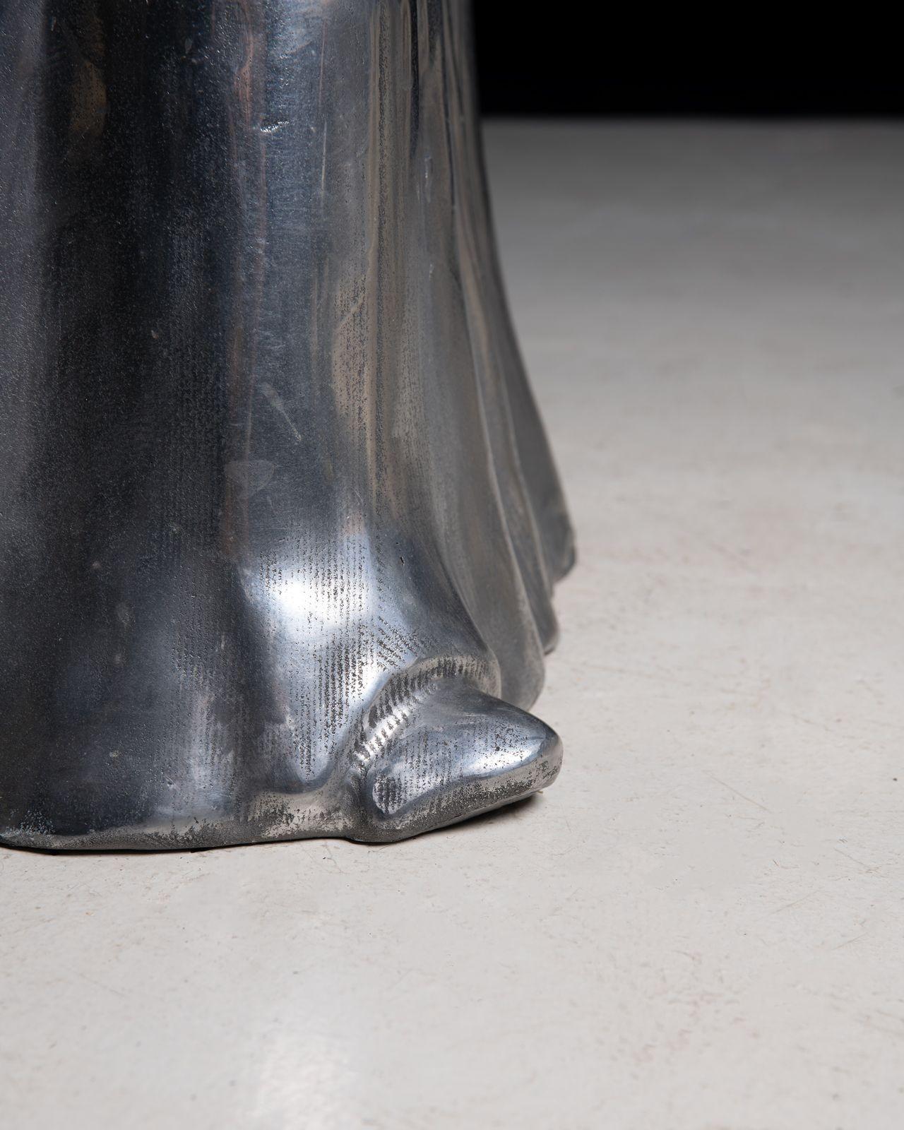 Escultura moderna de aluminio fundido de tamaño natural de Elliot Eames Saarinen titulada 