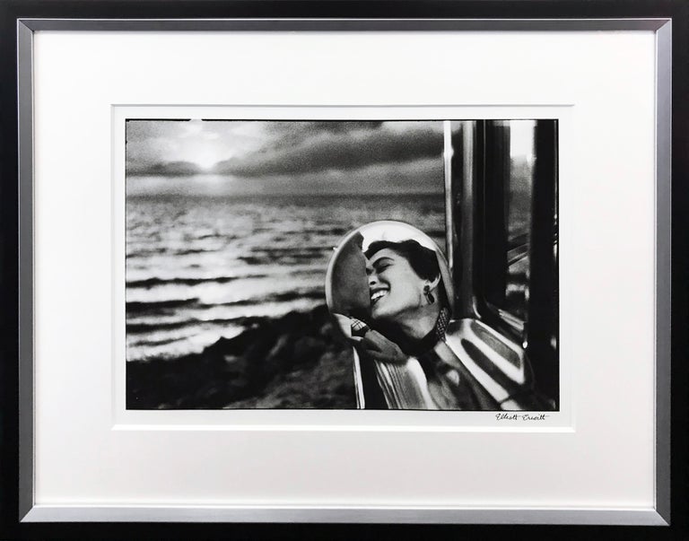 Elliott Erwitt Black and White Photograph - CALIFORNIA KISS, SAN MONICA, 1955