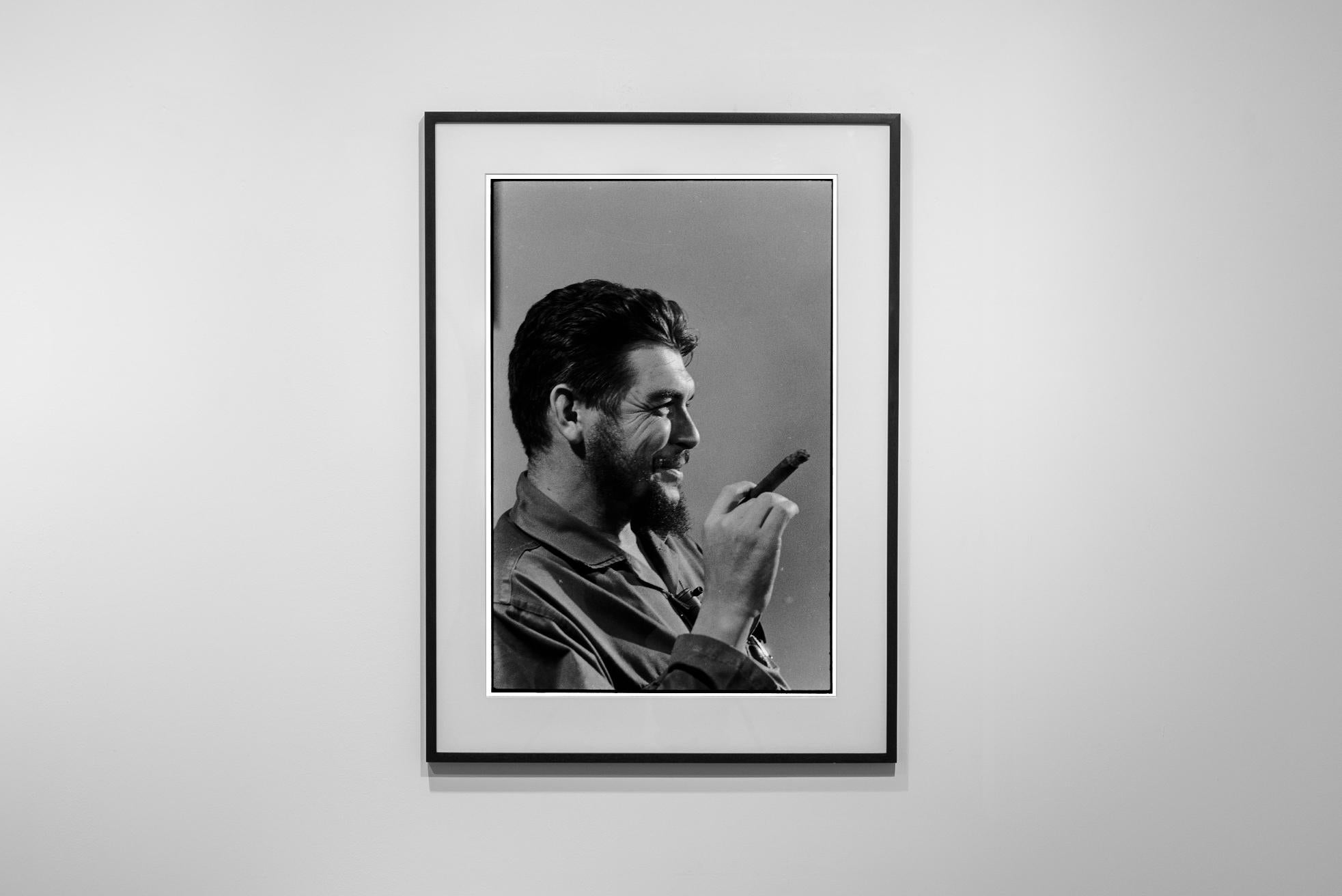 Che Guevara, Havanna, 1964  - Elliott Erwitt (Schwarz-Weiß-Fotografie) im Angebot 1