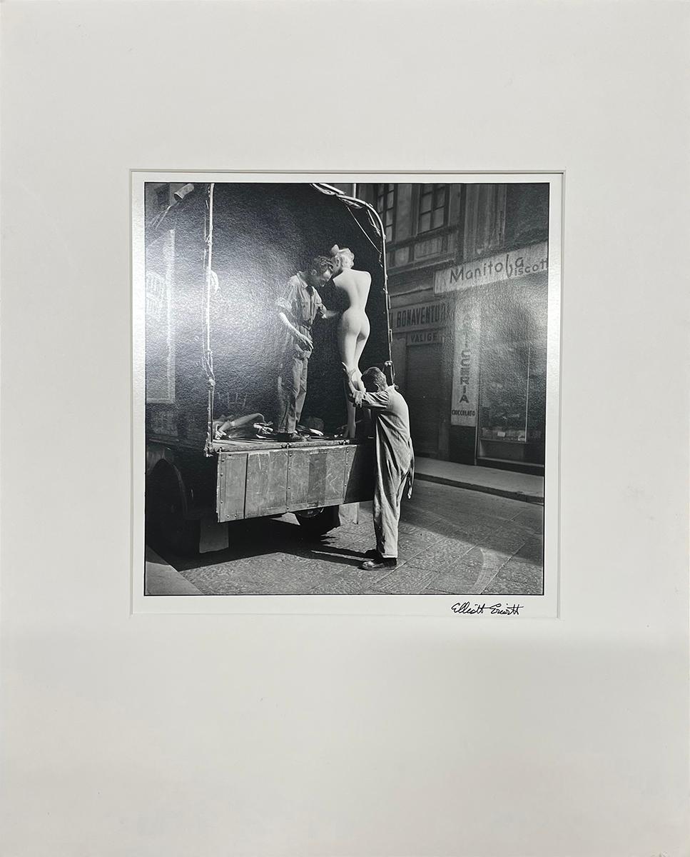Milan, Italie par Elliott Erwitt, 1949, tirage gélatino-argentique, photographie en vente 1