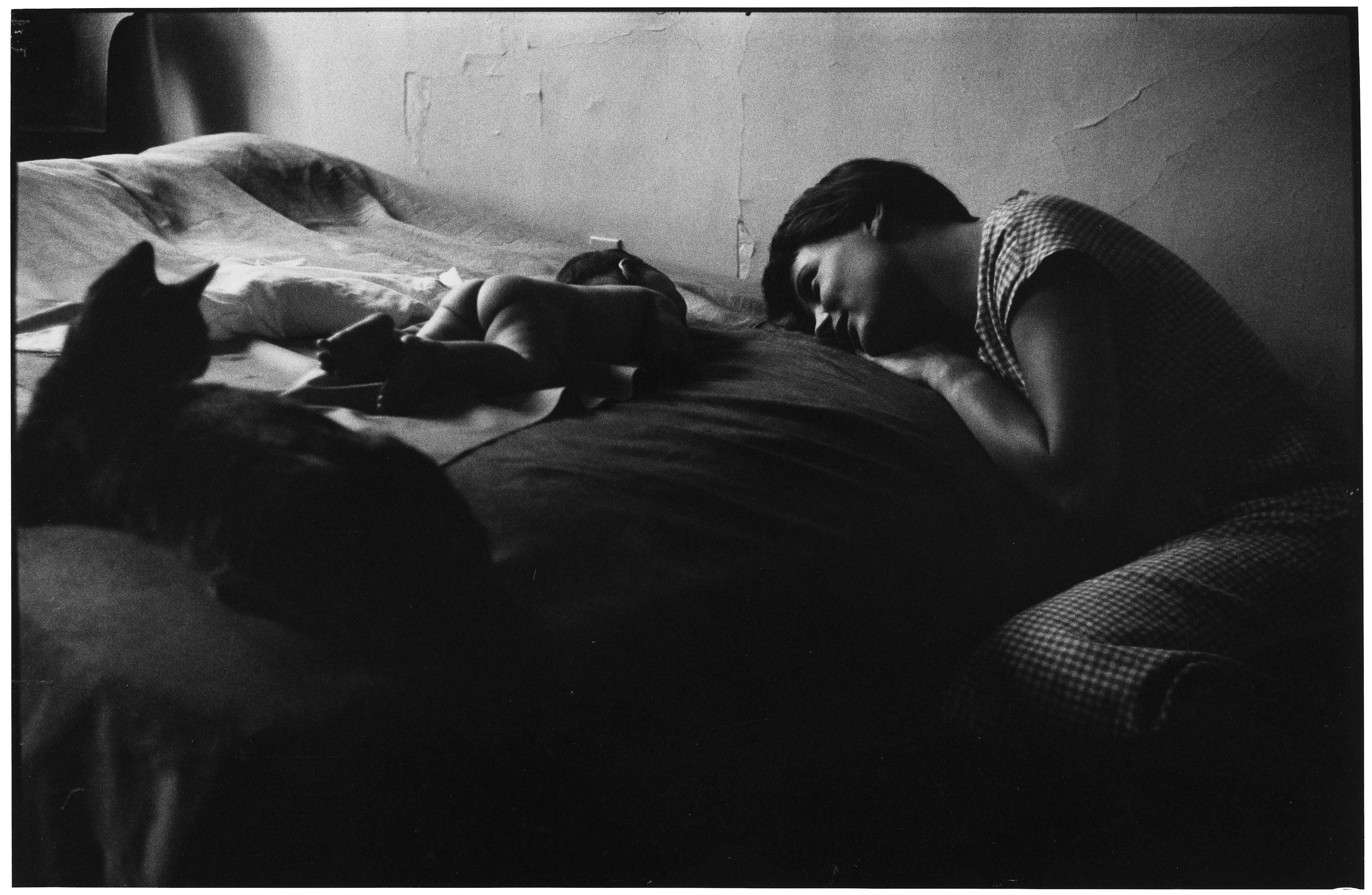 New York City, 1953 - Elliott Erwitt (Black and White Photography)