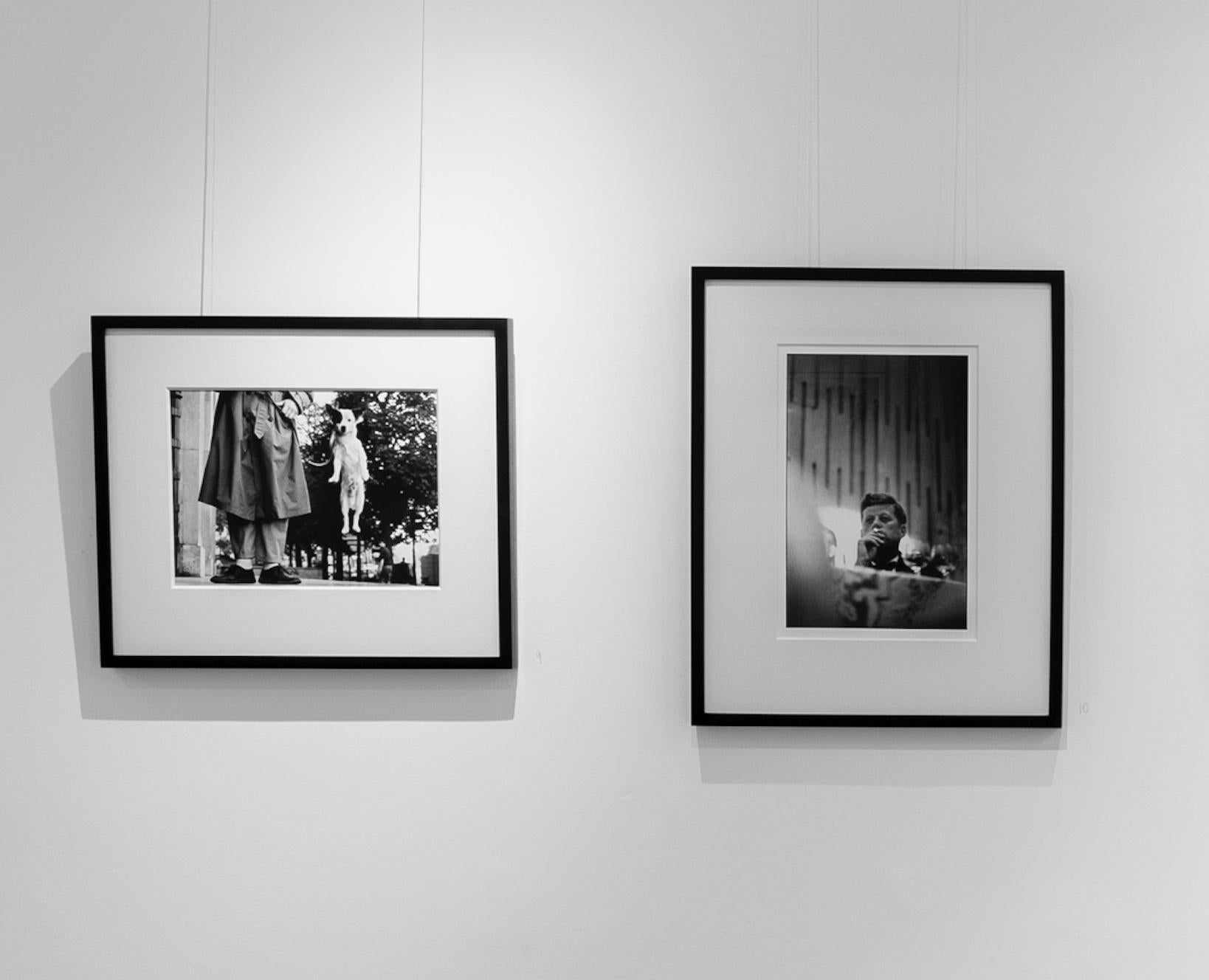 Paris, Frankreich, 1989 – Elliott Erwitt (Fotografie in Schwarz-Weiß) im Angebot 1