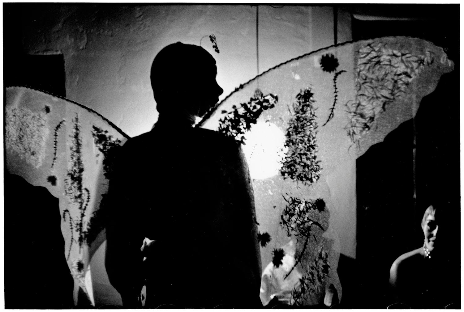 USA, Los Angeles, Kalifornien 1955 - Elliott Erwitt (Schwarz-Weiß-Fotografie)
Signiert, betitelt und datiert auf dem beiliegenden Etikett des Künstlers
Silbergelatineabzug, später gedruckt

Erhältlich in vier Größen:
11 x 14 Zoll
16 x 20 Zoll
20 x