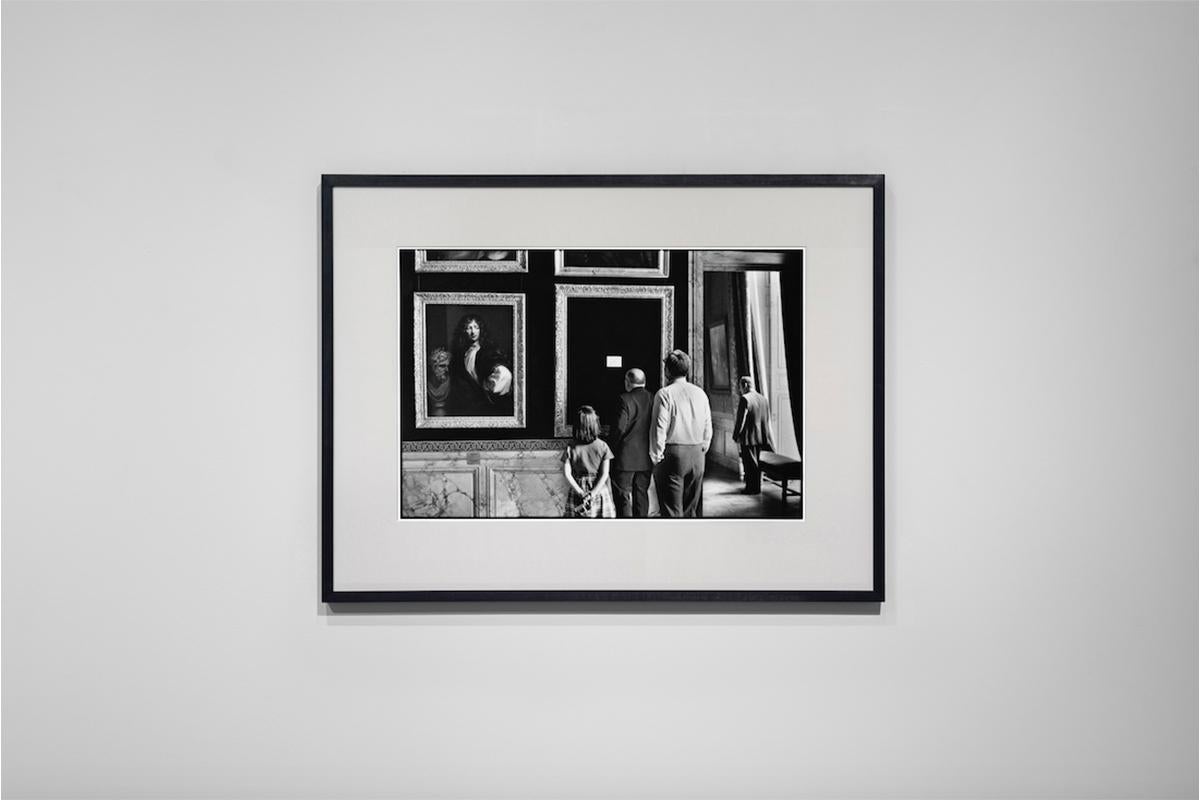 Versailles, 1975 - Elliott Erwitt (Schwarz-Weiß-Fotografie) im Angebot 1