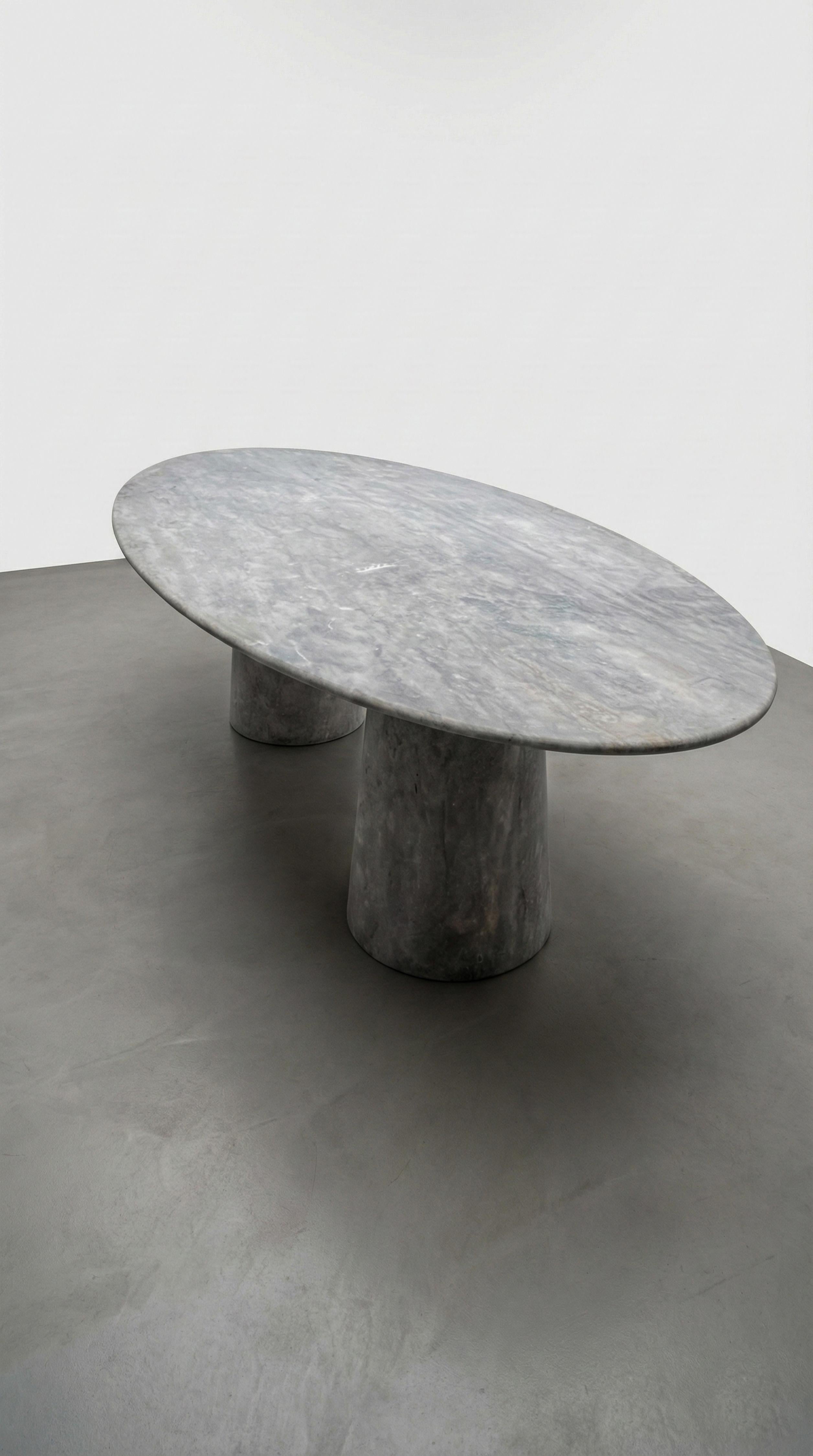 XXIe siècle et contemporain Ellips Silver Travertine Stone Dining Table, Silver Marble Oval Table en vente