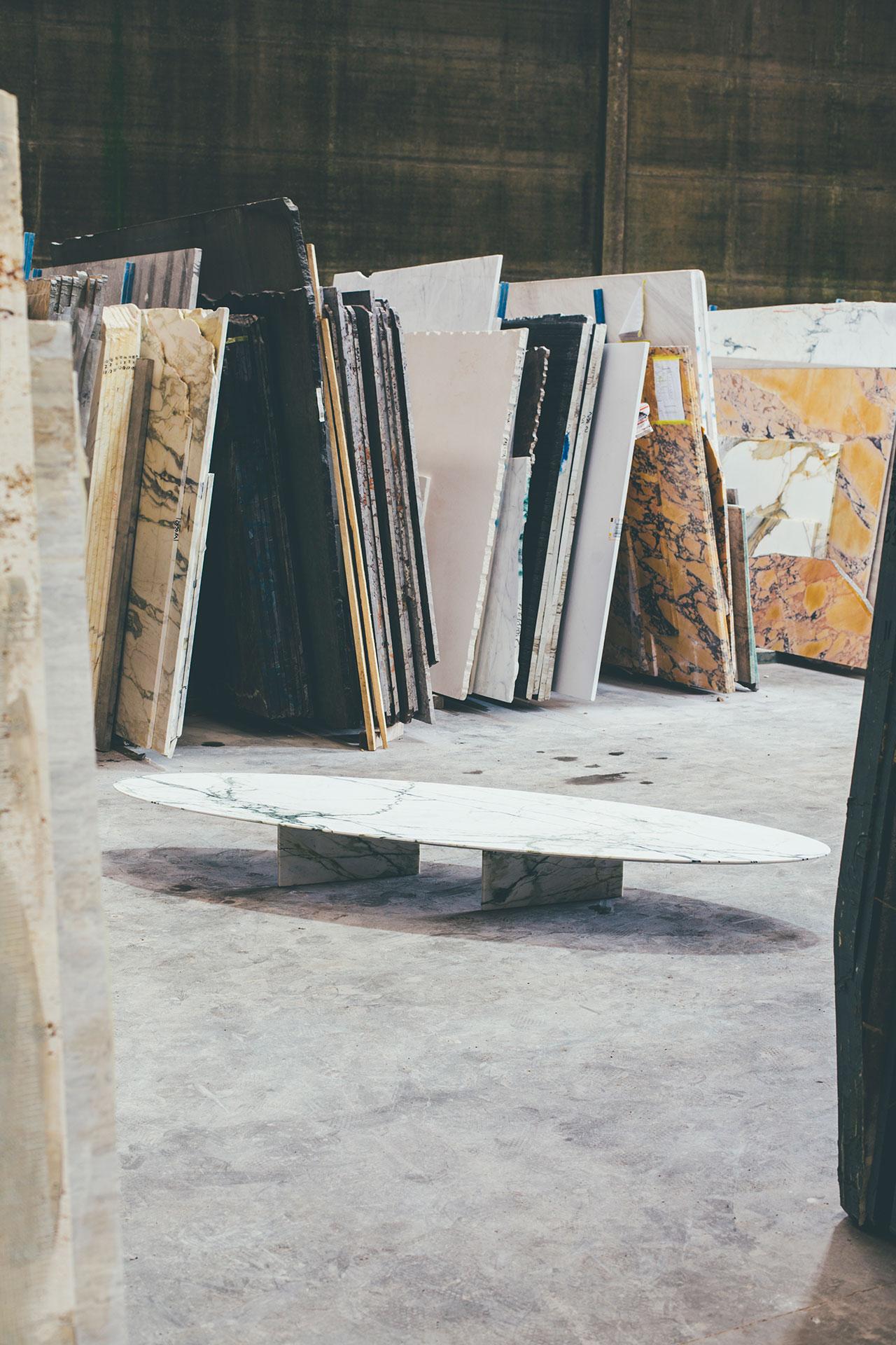Belge Table basse contemporaine en marbre, Ellipse 01.4 c par barh en vente
