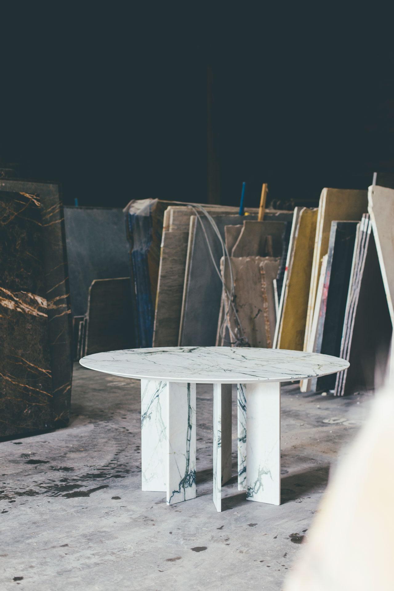 Autre Table de salle à manger contemporaine ovale ellipse en marbre, 7 pieds, design belge en vente