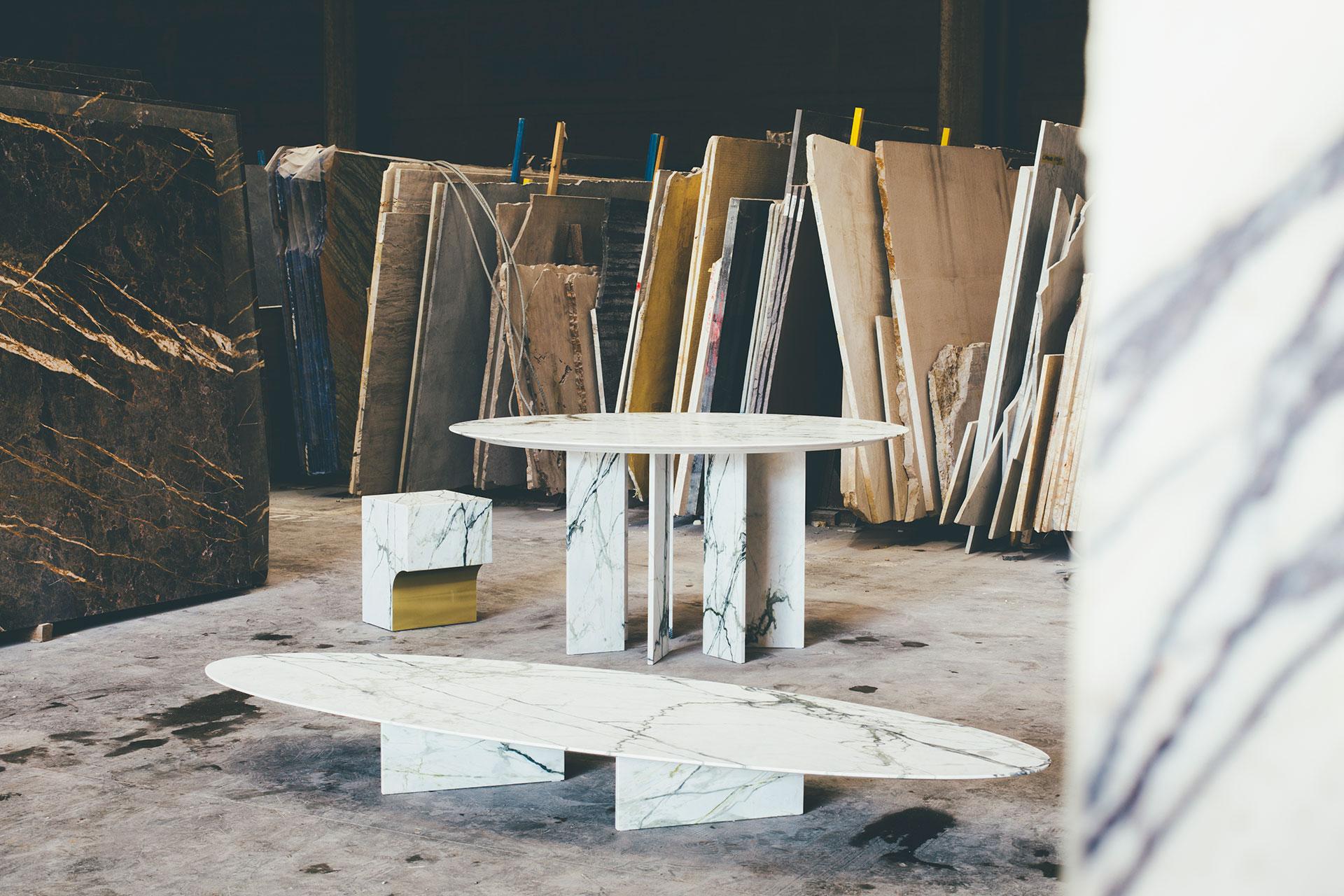 Contemporary oval ellipse dining table in marble, Belgium, Collectible piece For Sale 2