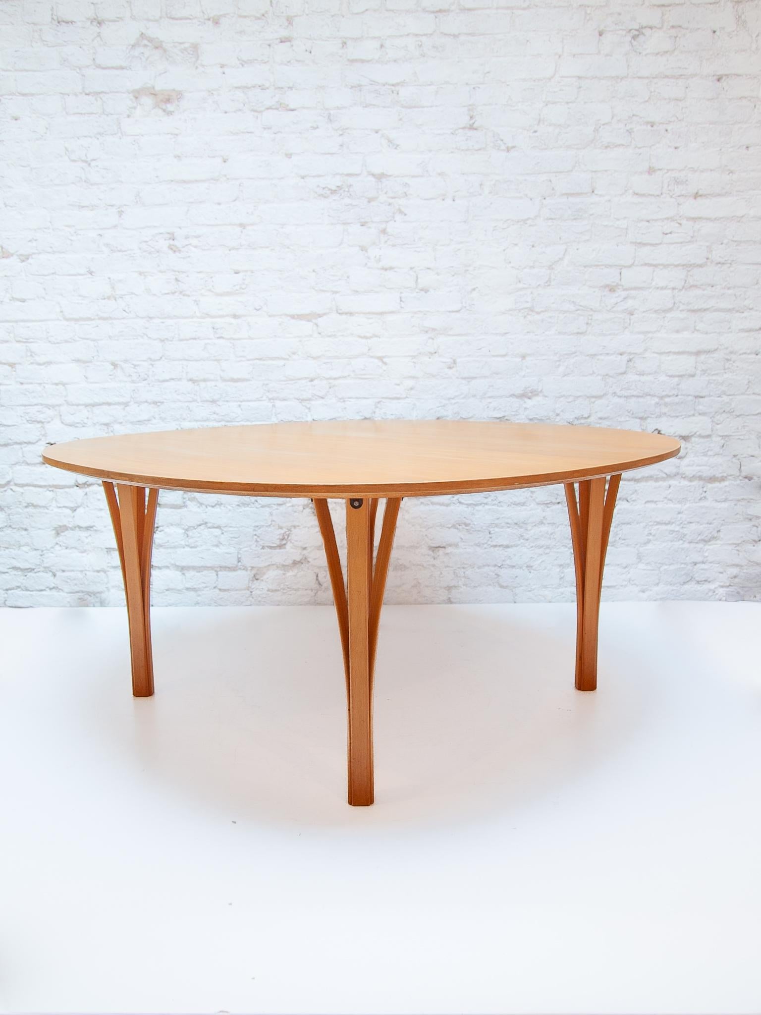 Hand-Crafted Ellipse Coffee Table by Piet Hein & Bruno Mathsson for Fritz Hansen, 1990  For Sale